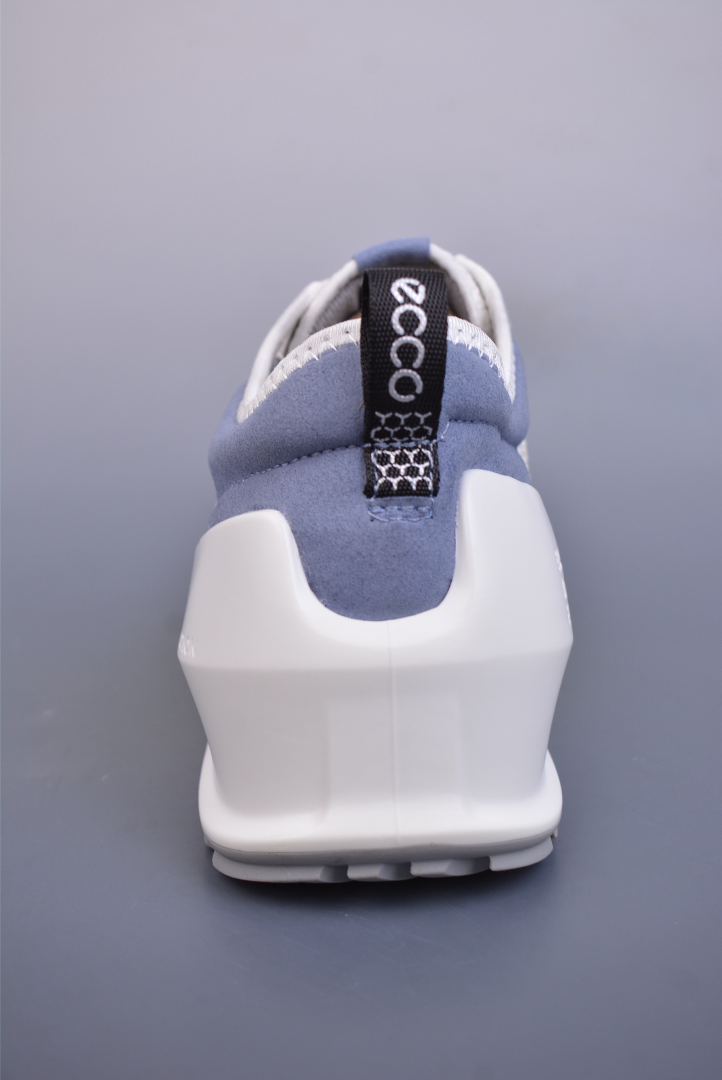 300  ECCO爱步运动男鞋 25年新款百搭跑步健身鞋  800674