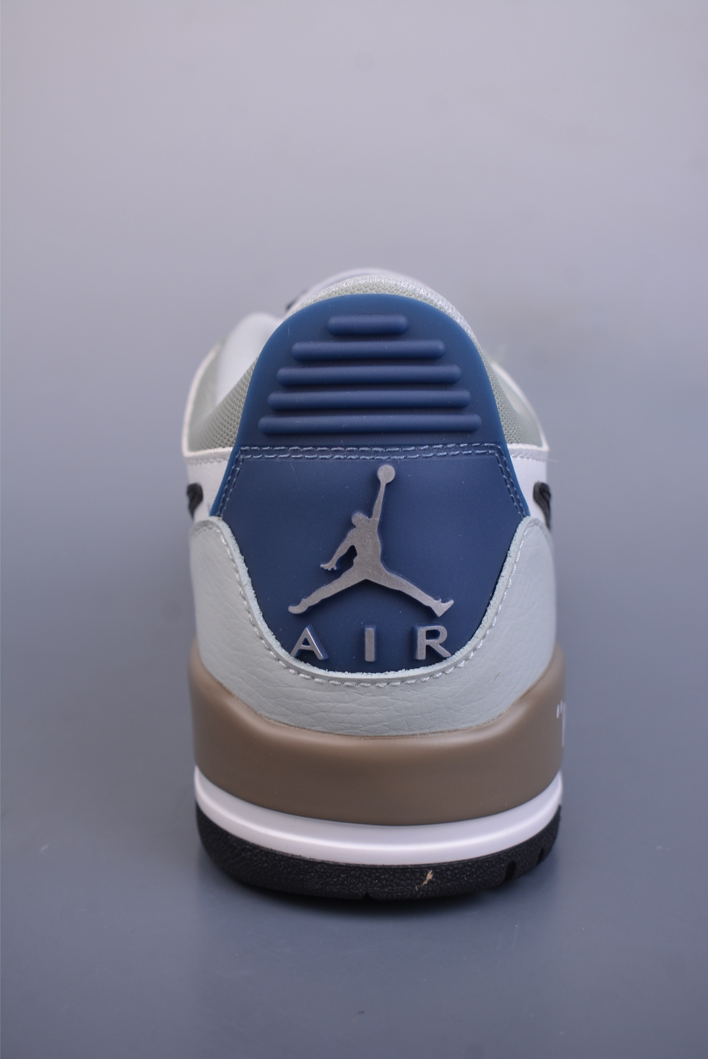 260  Air Jordan Legacy 312 ”嘟嘴熊猫” 星之禾   HV1811-101