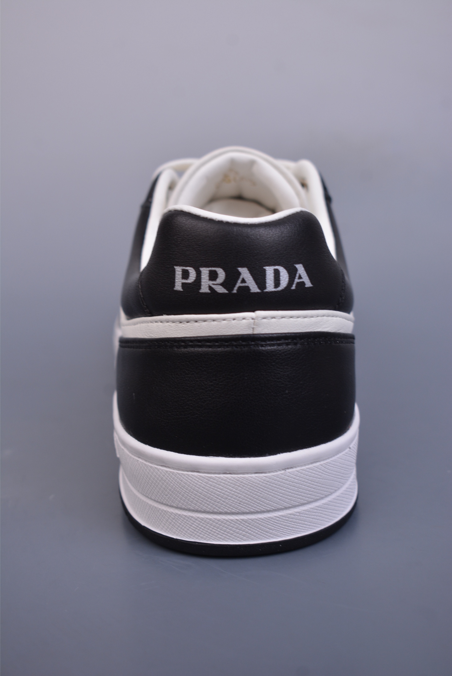 380  PRADA 普拉达马龙同款低帮男鞋运动休闲板鞋  COGNAC