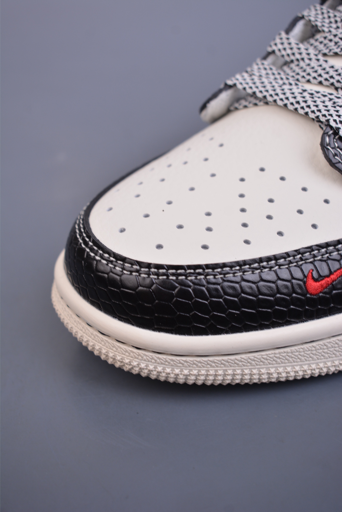 280  Fragment x Travis Scott x 蛇年限定 Air Jordan 1 Low 三方联名倒钩  YX5066-306