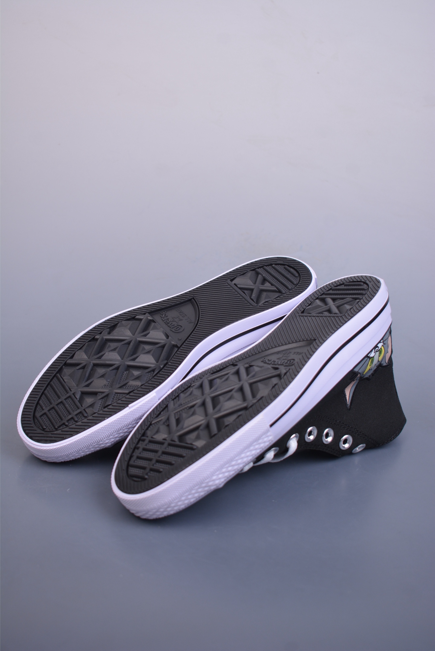 140  Tom and Jerry x Converse Chuck Taylor 匡威官方 猫和老鼠联名款   A15113C 黑色  A15112C 白色