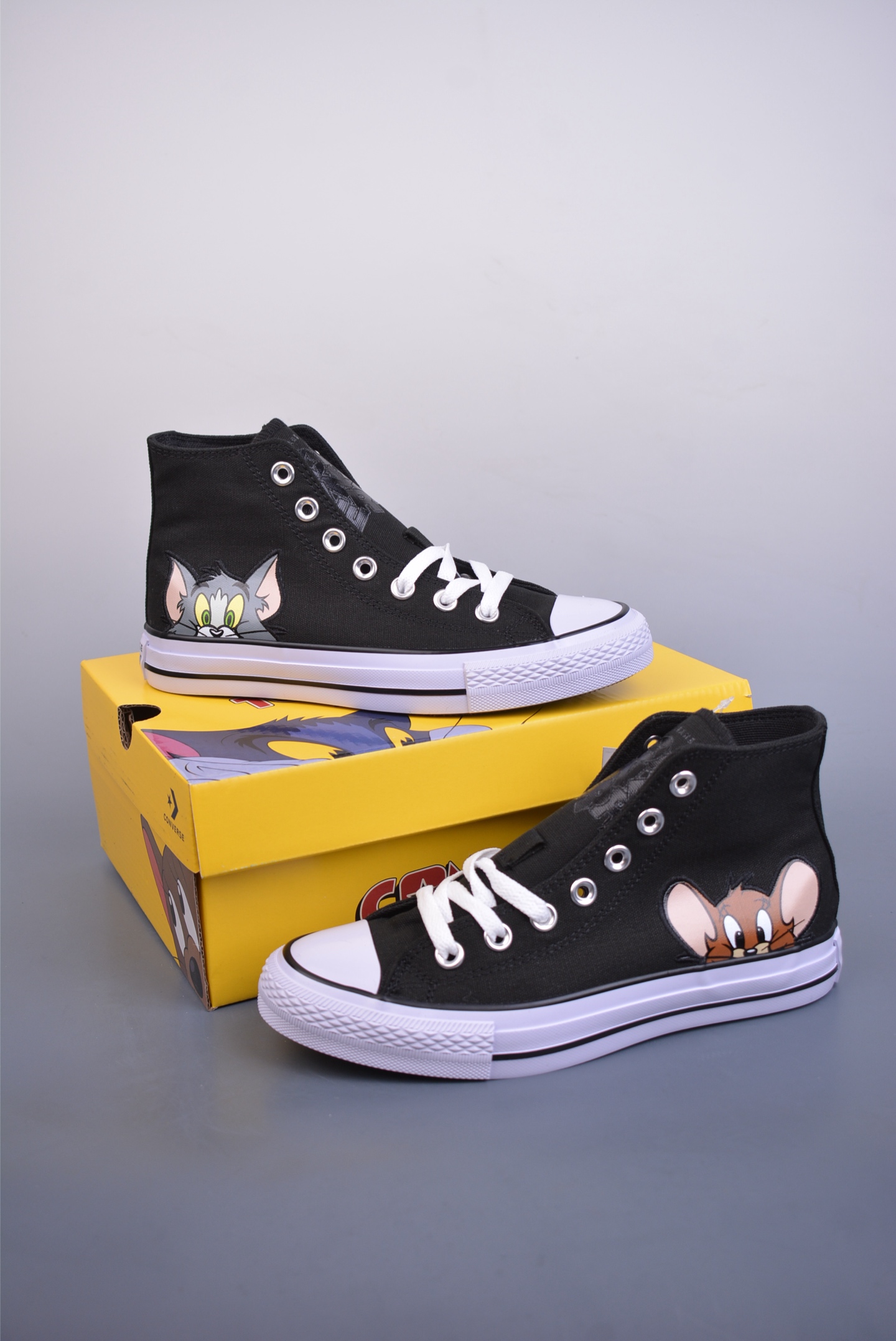 140  Tom and Jerry x Converse Chuck Taylor 匡威官方 猫和老鼠联名款   A15113C 黑色  A15112C 白色