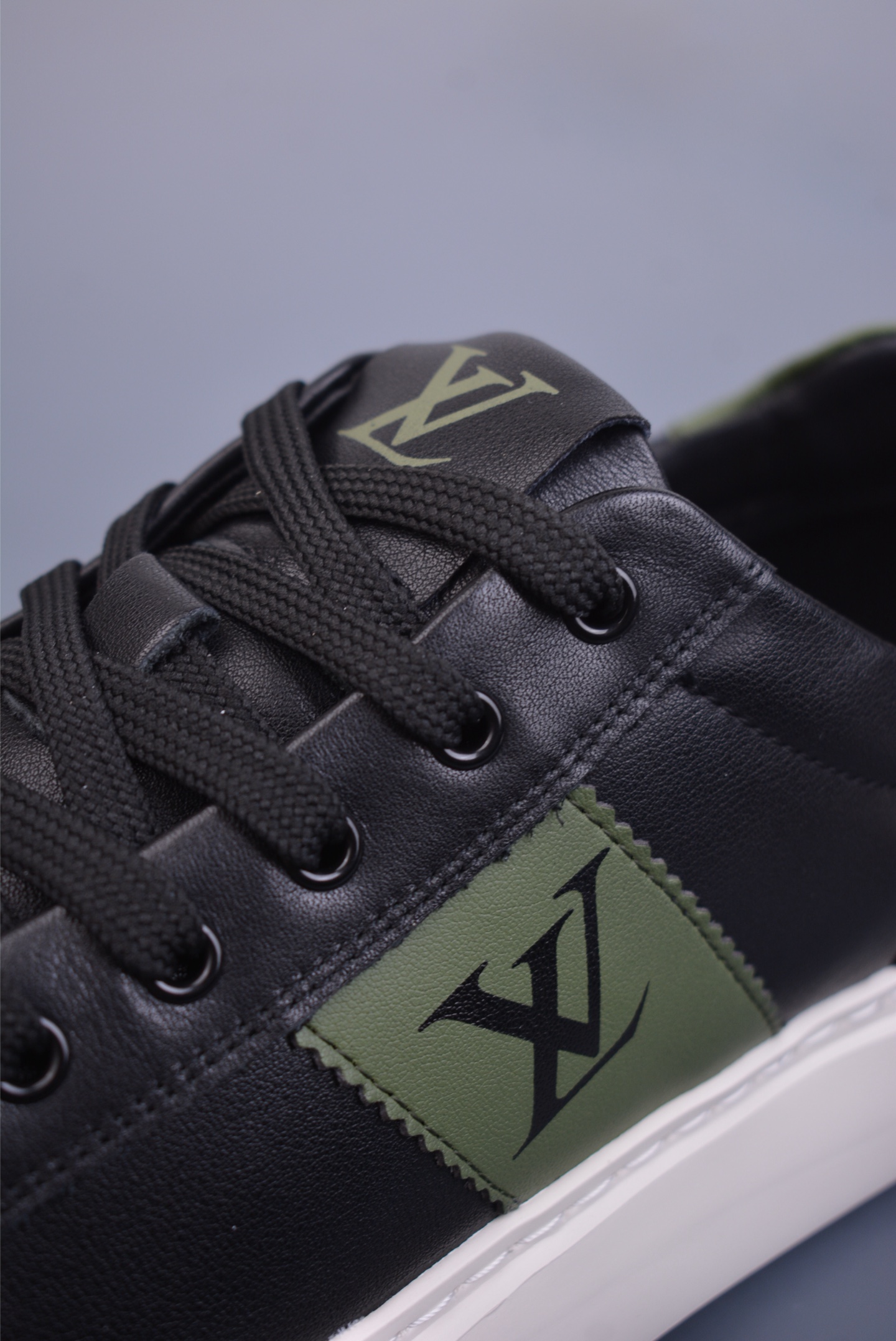 380  Louis vuitton Trainer Sneaker Low 路易威登 休闲文化运动板鞋系列  51BCOLORE