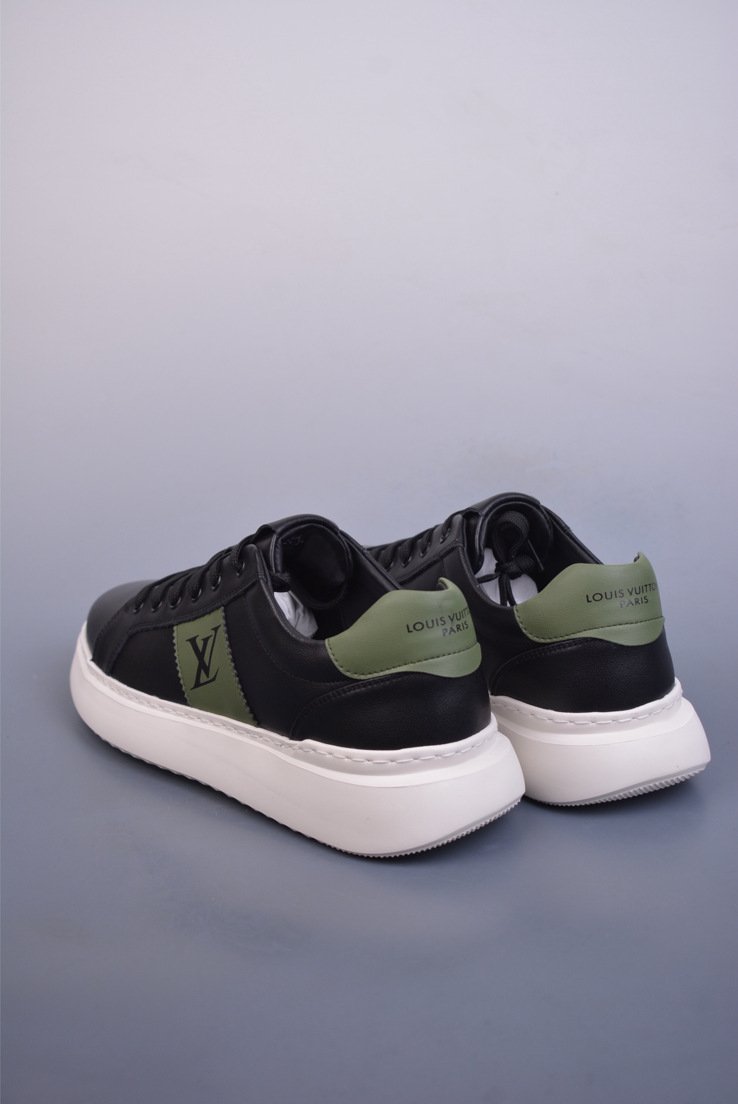 380  Louis vuitton Trainer Sneaker Low 路易威登 休闲文化运动板鞋系列  51BCOLORE