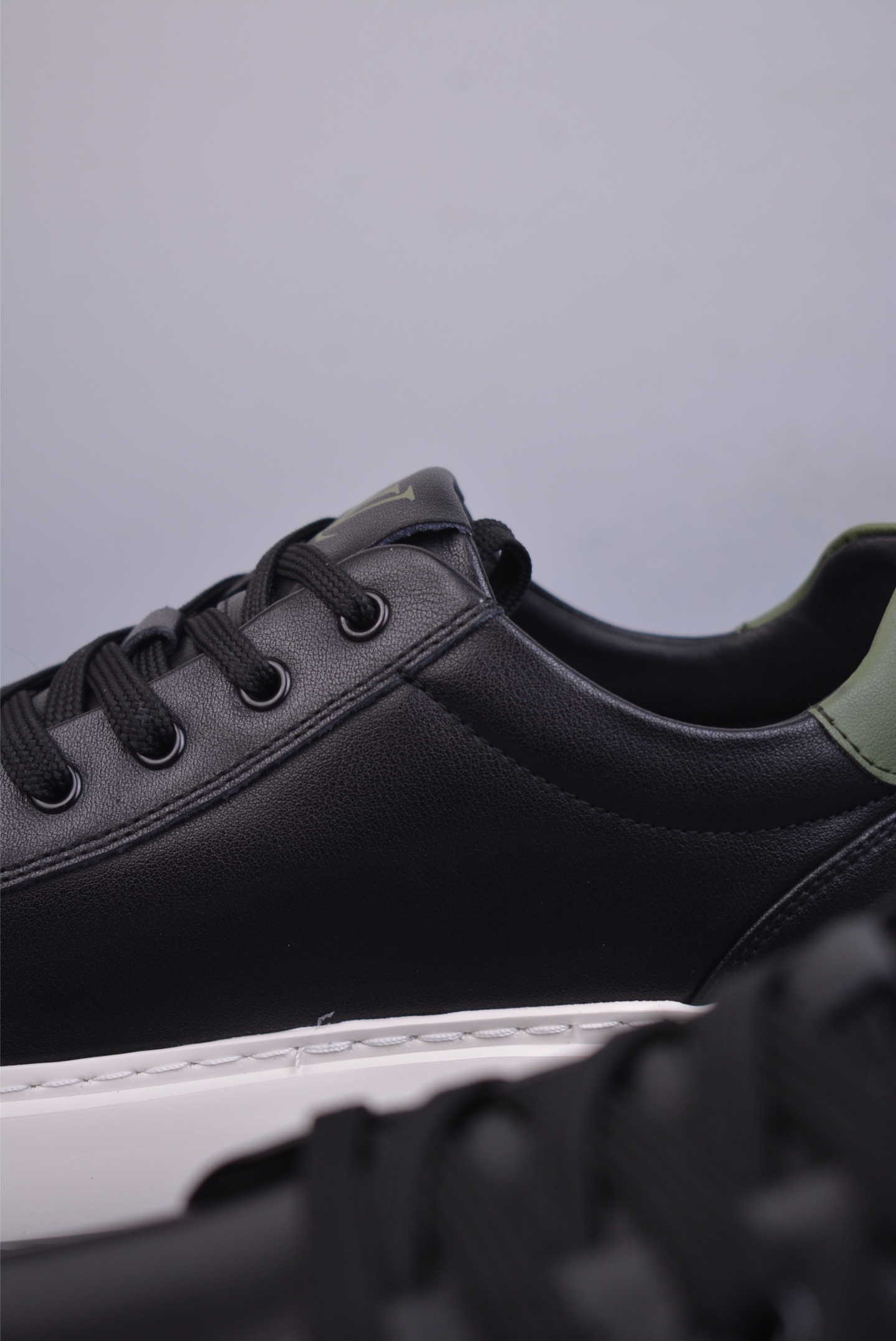 380  Louis vuitton Trainer Sneaker Low 路易威登 休闲文化运动板鞋系列  51BCOLORE