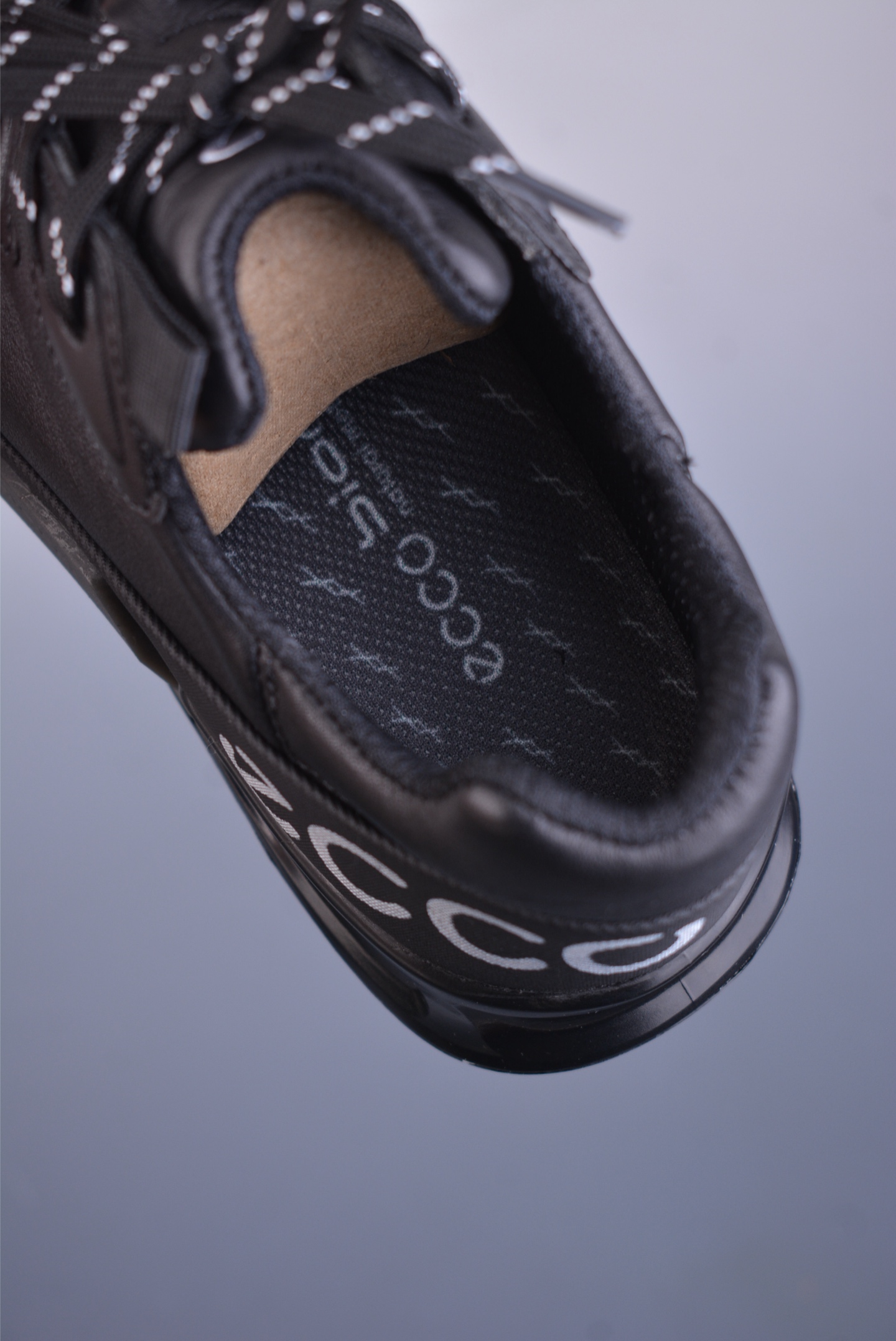 240  ECCO爱步运动男鞋 25年新款百搭跑步健身鞋  822854