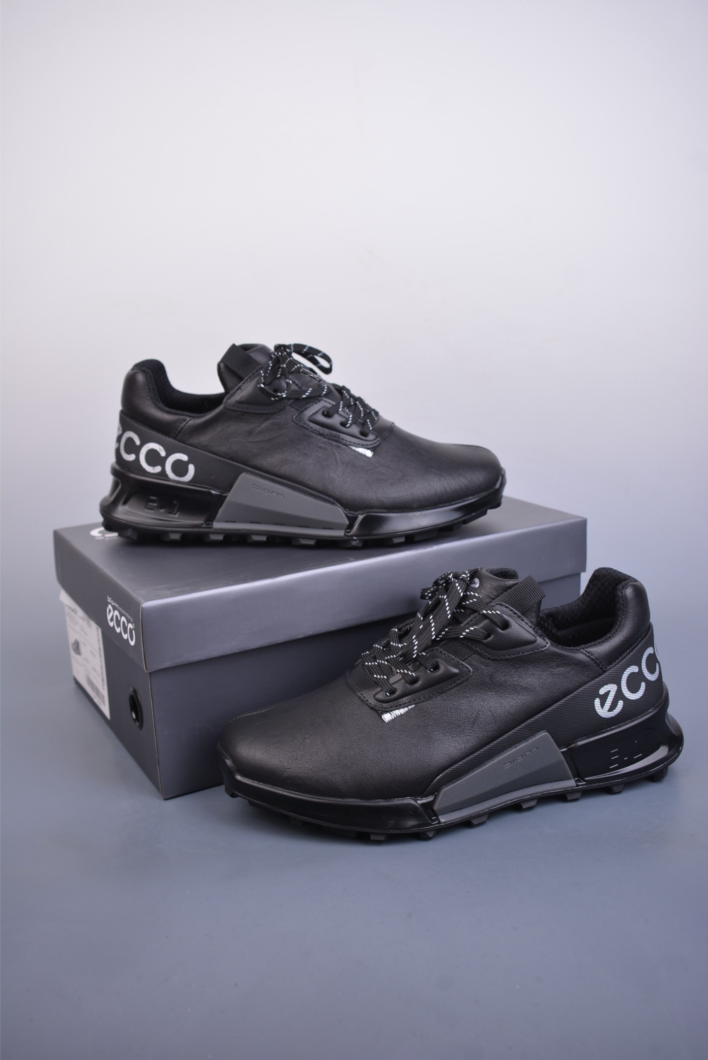 240  ECCO爱步运动男鞋 25年新款百搭跑步健身鞋  822854