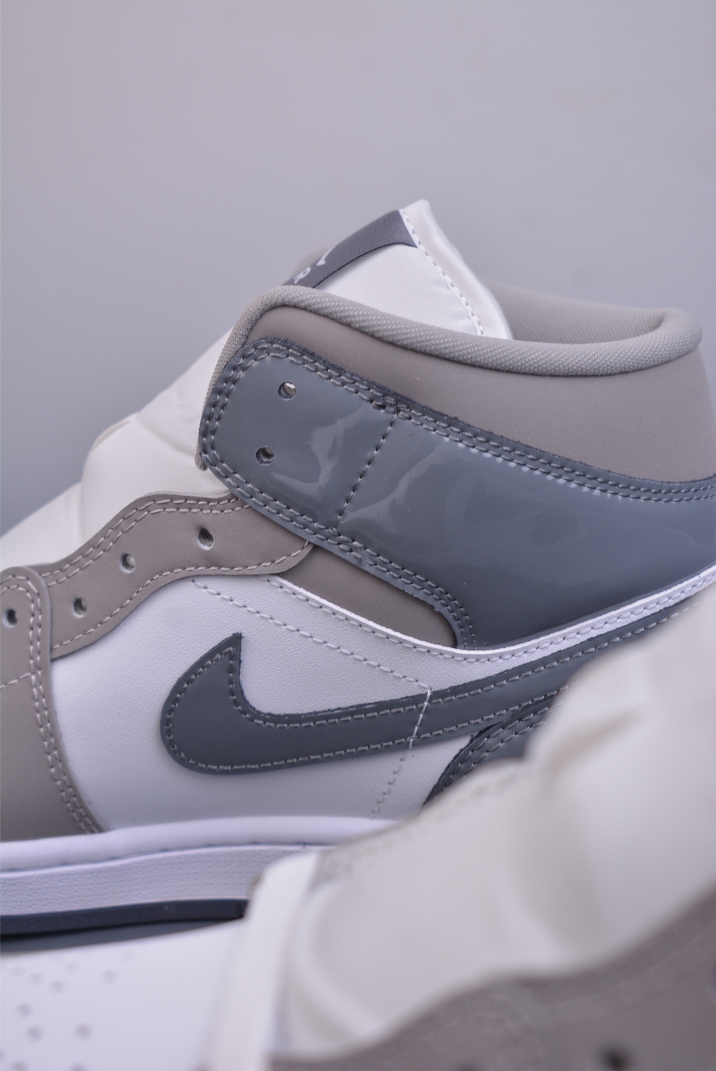 Air Jordan 1 Mid白灰 纯原系列 当前市场最优版本 HF3216-100