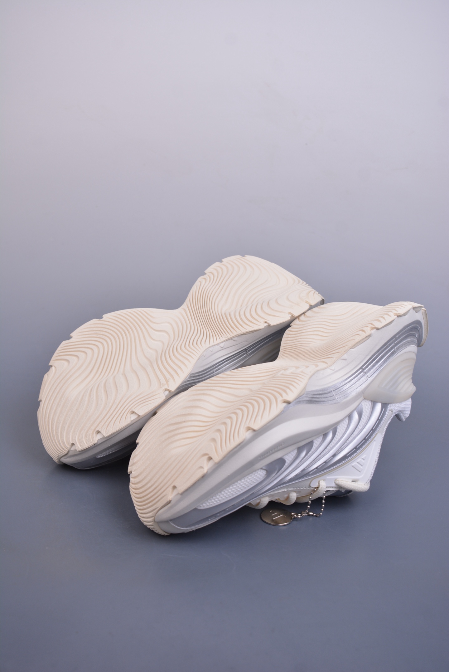 240  Adidas Vento XLG MTW 复古休闲老爹鞋   JR6390