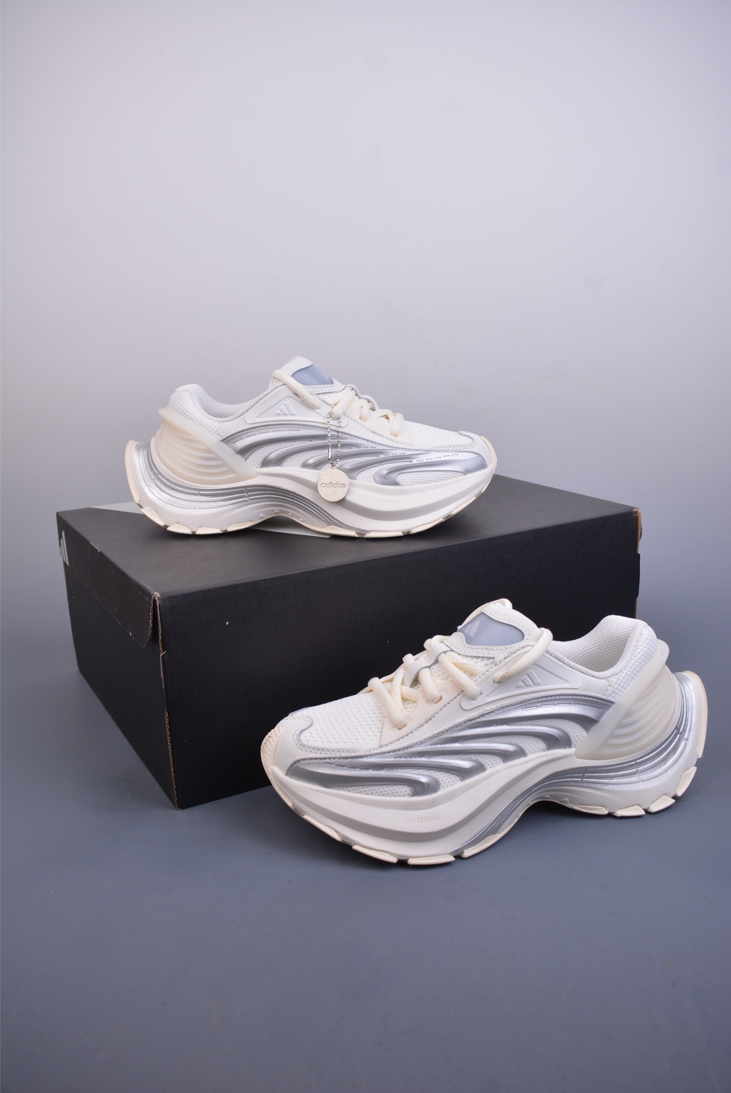 240  Adidas Vento XLG MTW 复古休闲老爹鞋   JR6390