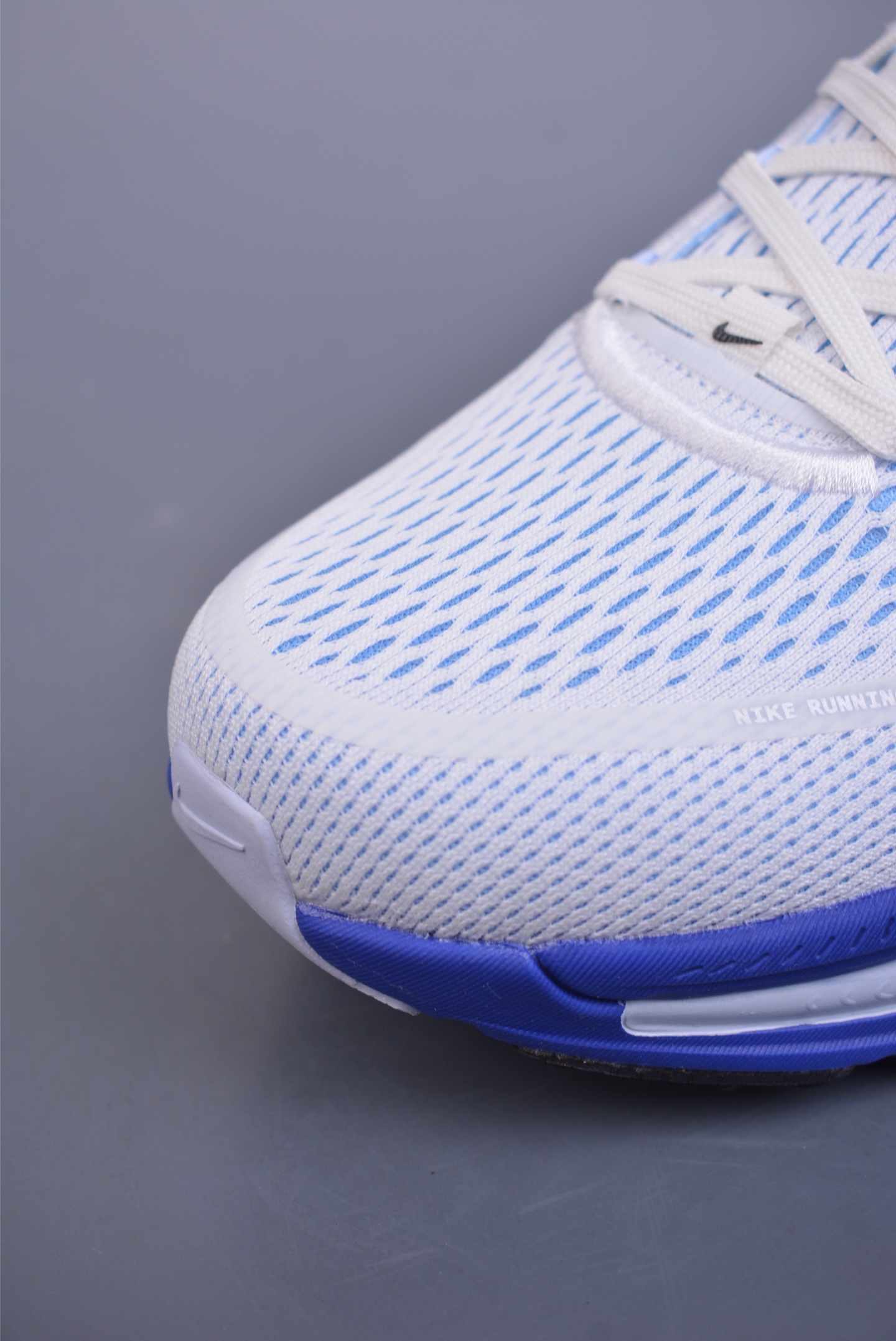180  Nike Air Zoom Vomero 18 全新科技提前原鞋开发 运动跑鞋  HM6803-104