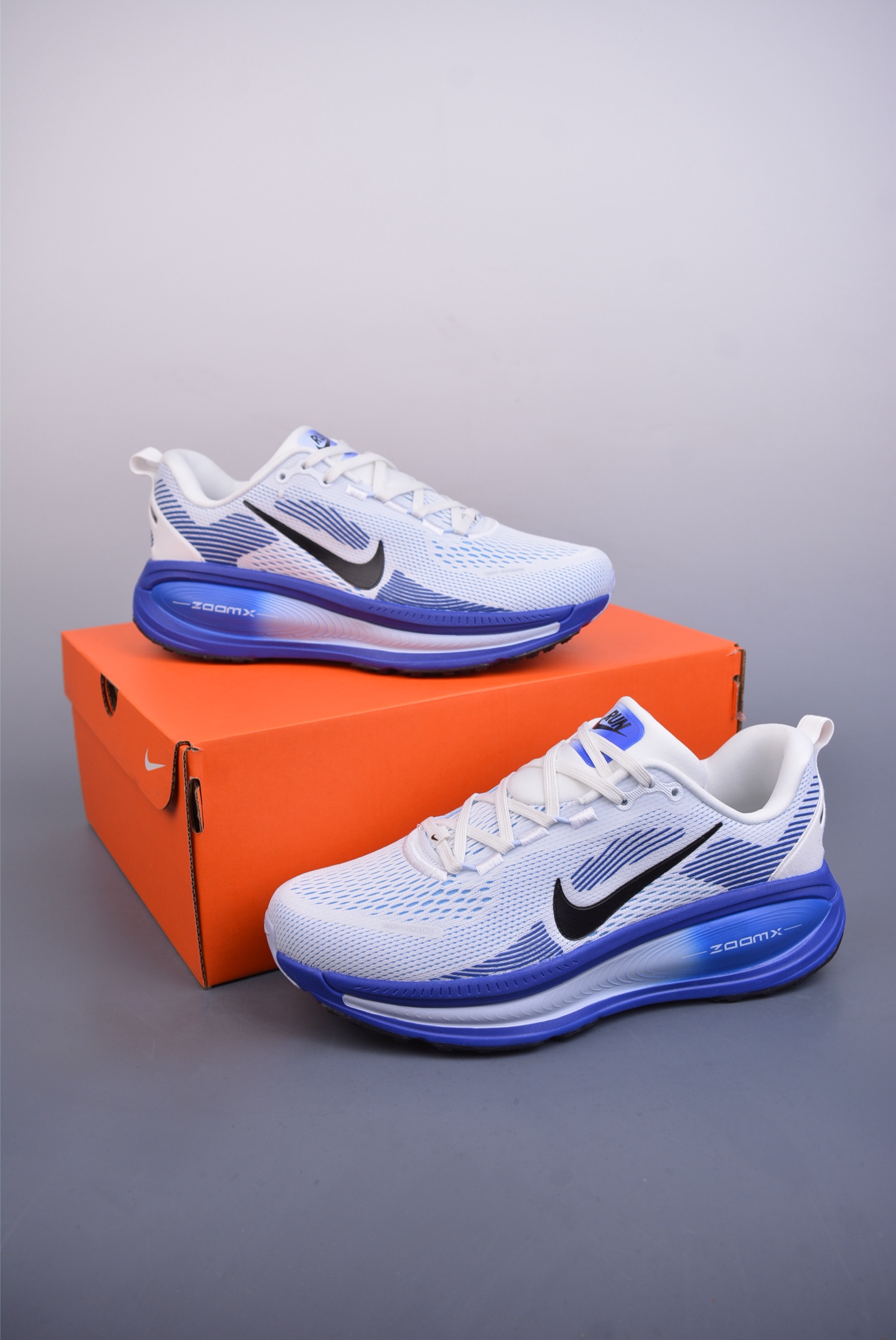 180  Nike Air Zoom Vomero 18 全新科技提前原鞋开发 运动跑鞋  HM6803-104