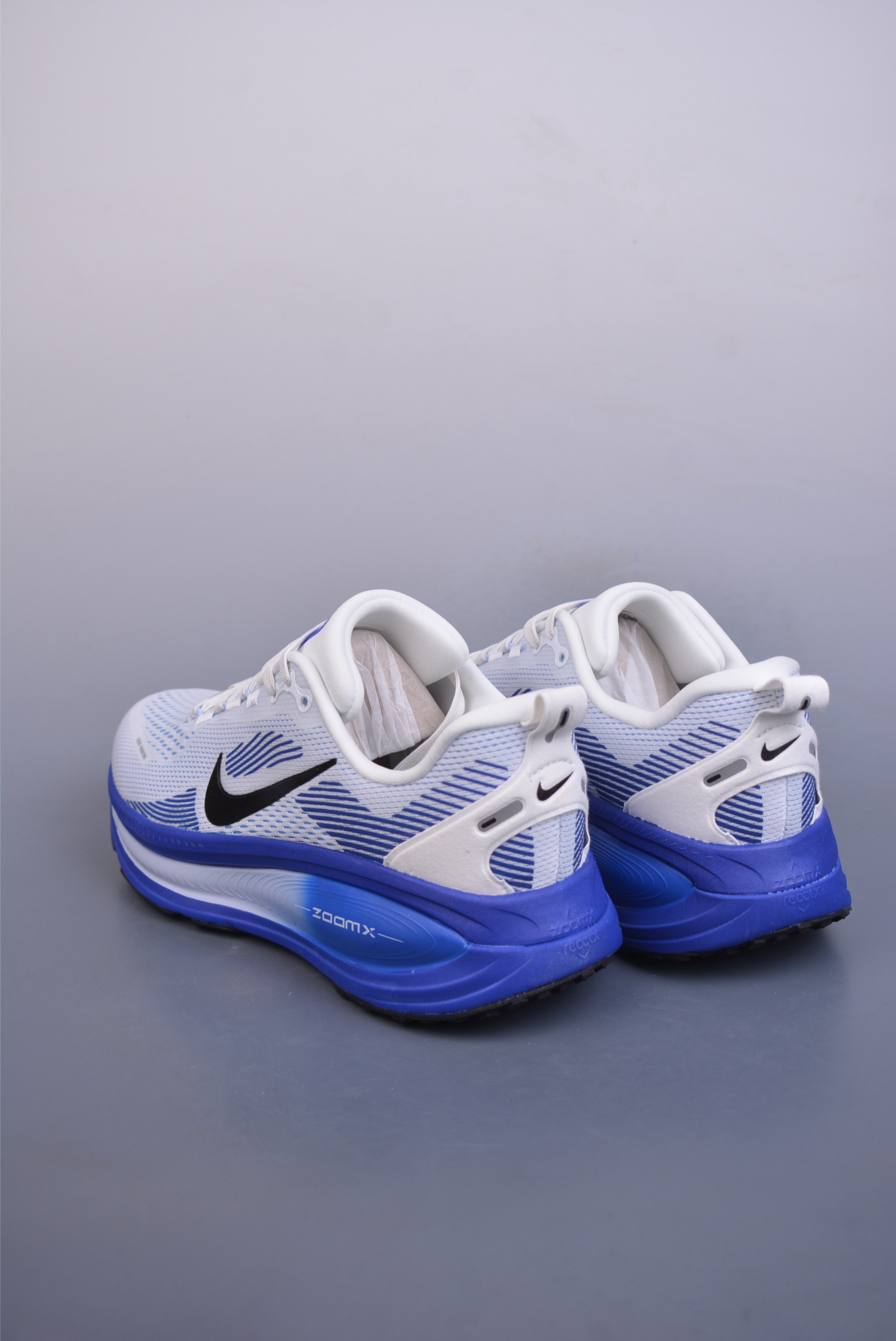 180  Nike Air Zoom Vomero 18 全新科技提前原鞋开发 运动跑鞋  HM6803-104