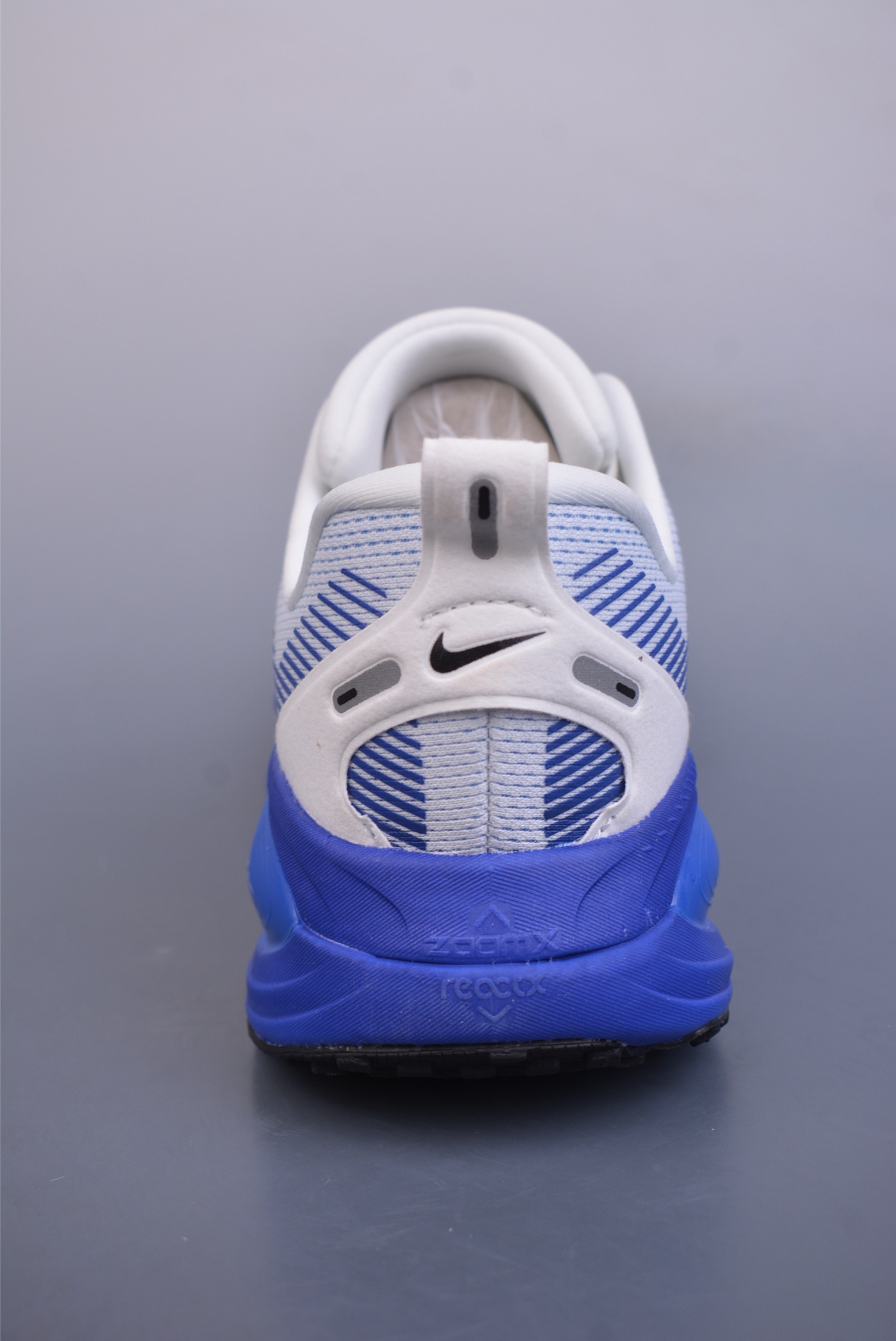 180  Nike Air Zoom Vomero 18 全新科技提前原鞋开发 运动跑鞋  HM6803-104