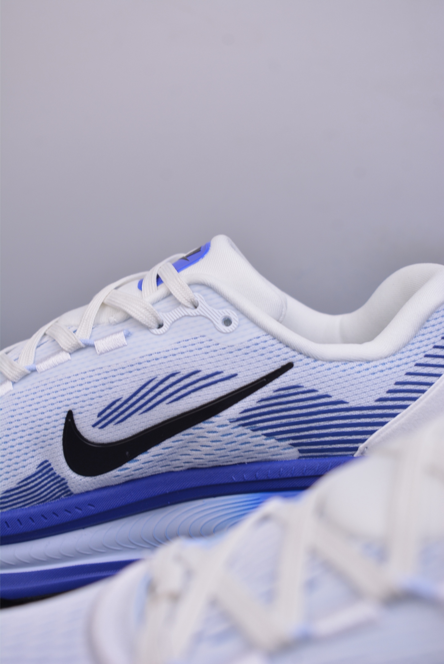 180  Nike Air Zoom Vomero 18 全新科技提前原鞋开发 运动跑鞋  HM6803-104