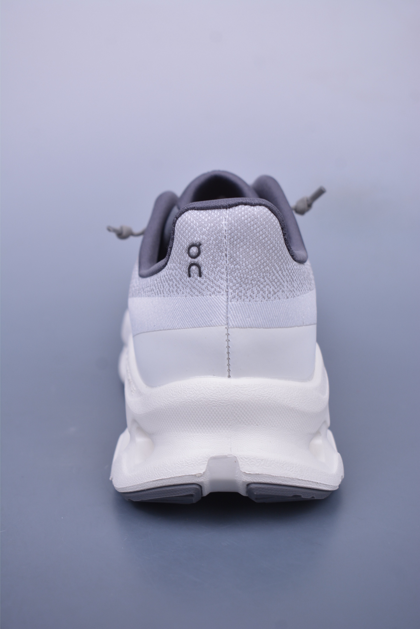 180  On昂跑 Cloudtilt Loewe 户外街头机能风跑步鞋  3MF101