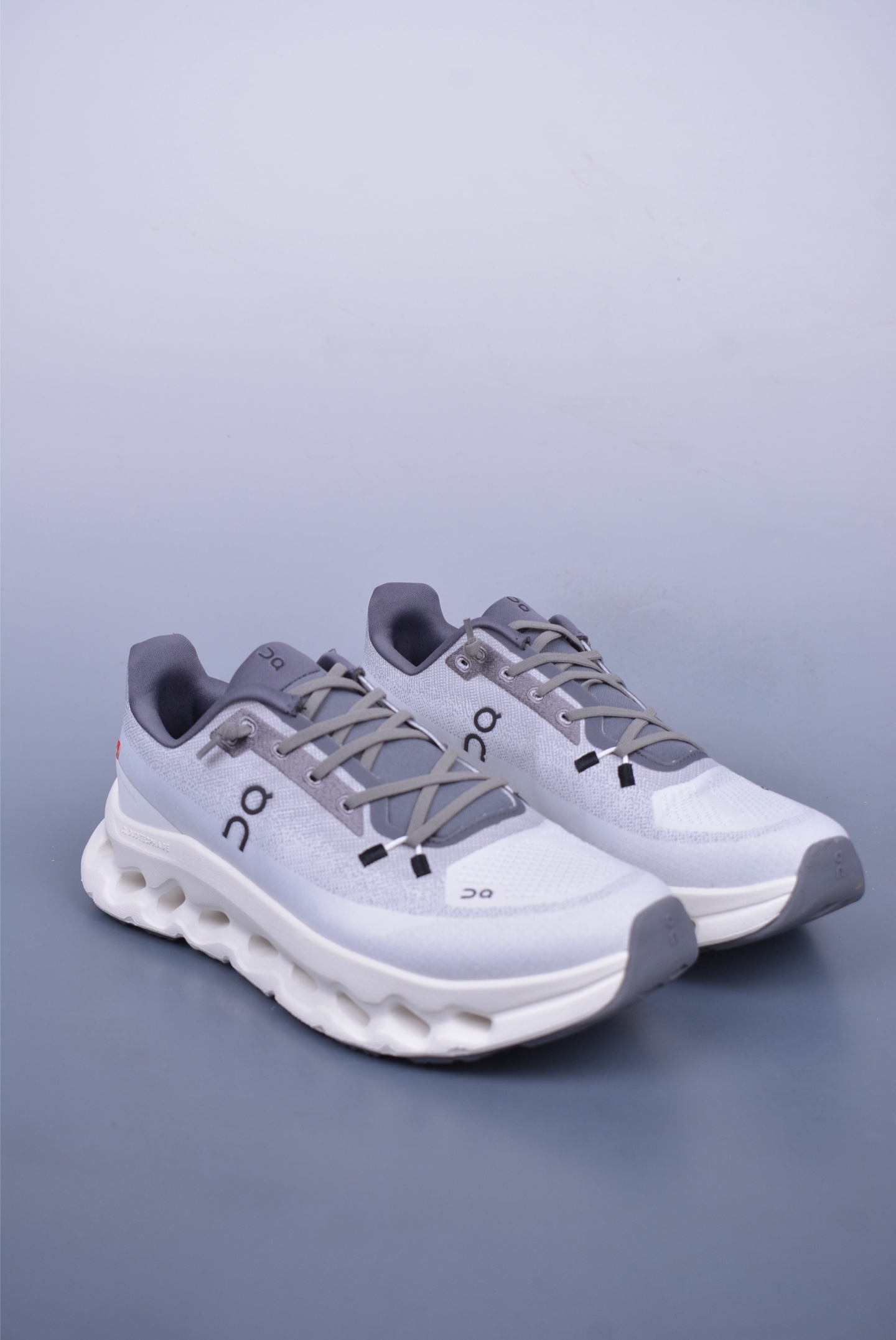 180  On昂跑 Cloudtilt Loewe 户外街头机能风跑步鞋  3MF101