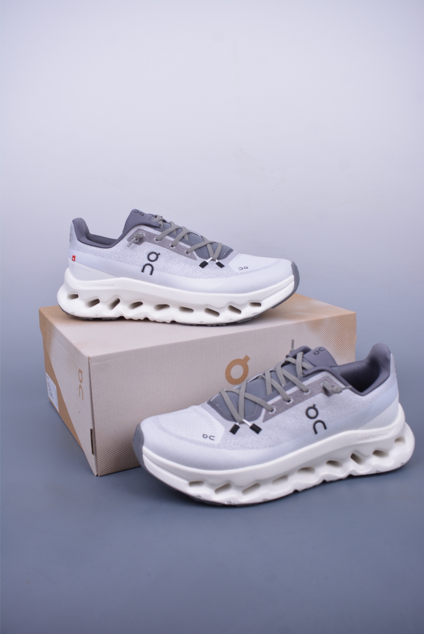 180  On昂跑 Cloudtilt Loewe 户外街头机能风跑步鞋  3MF101