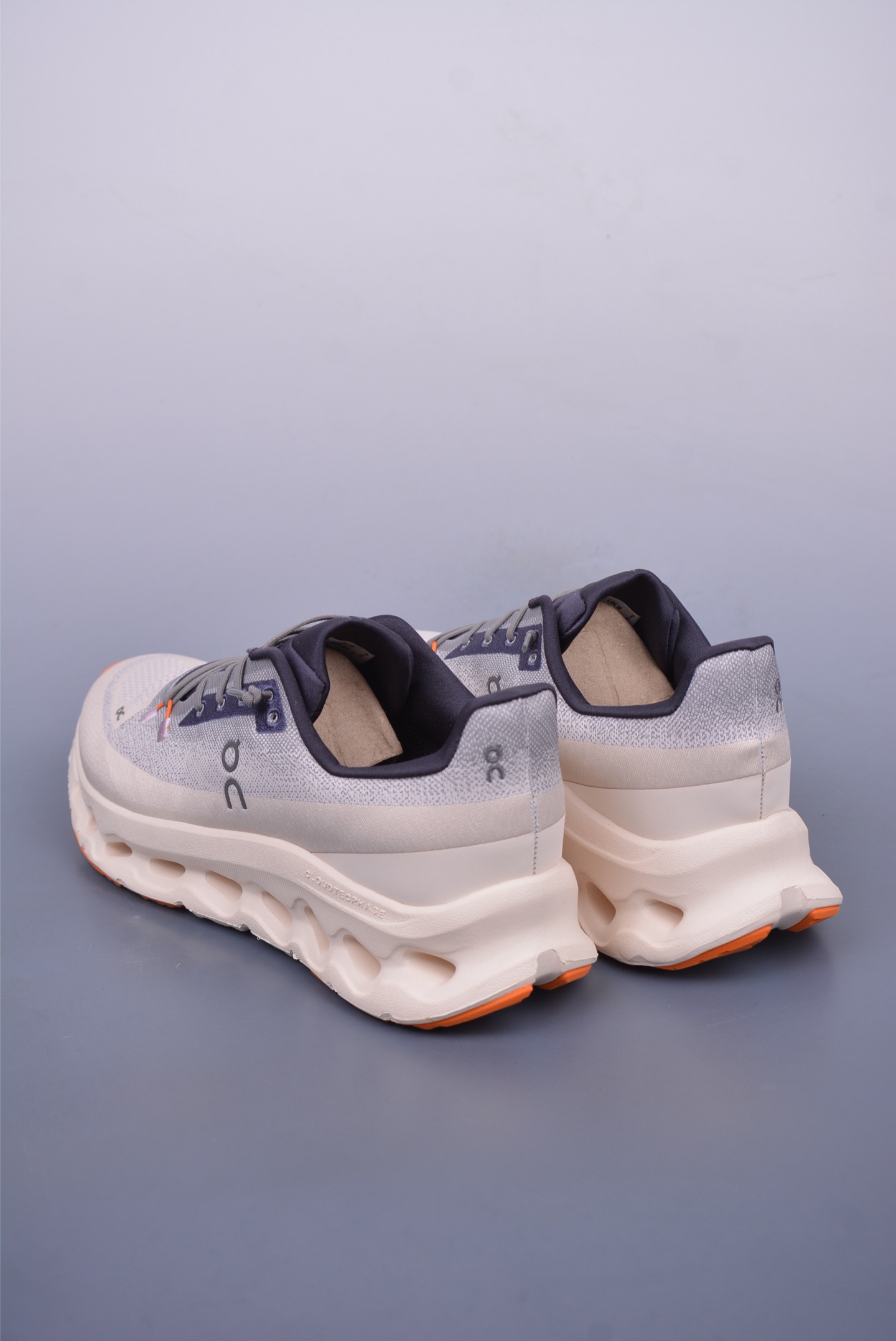 On昂跑 Cloudtilt Loewe 户外街头机能风跑步鞋 Cloud Hi Edge户外机能融合街头潮流 3ME101
