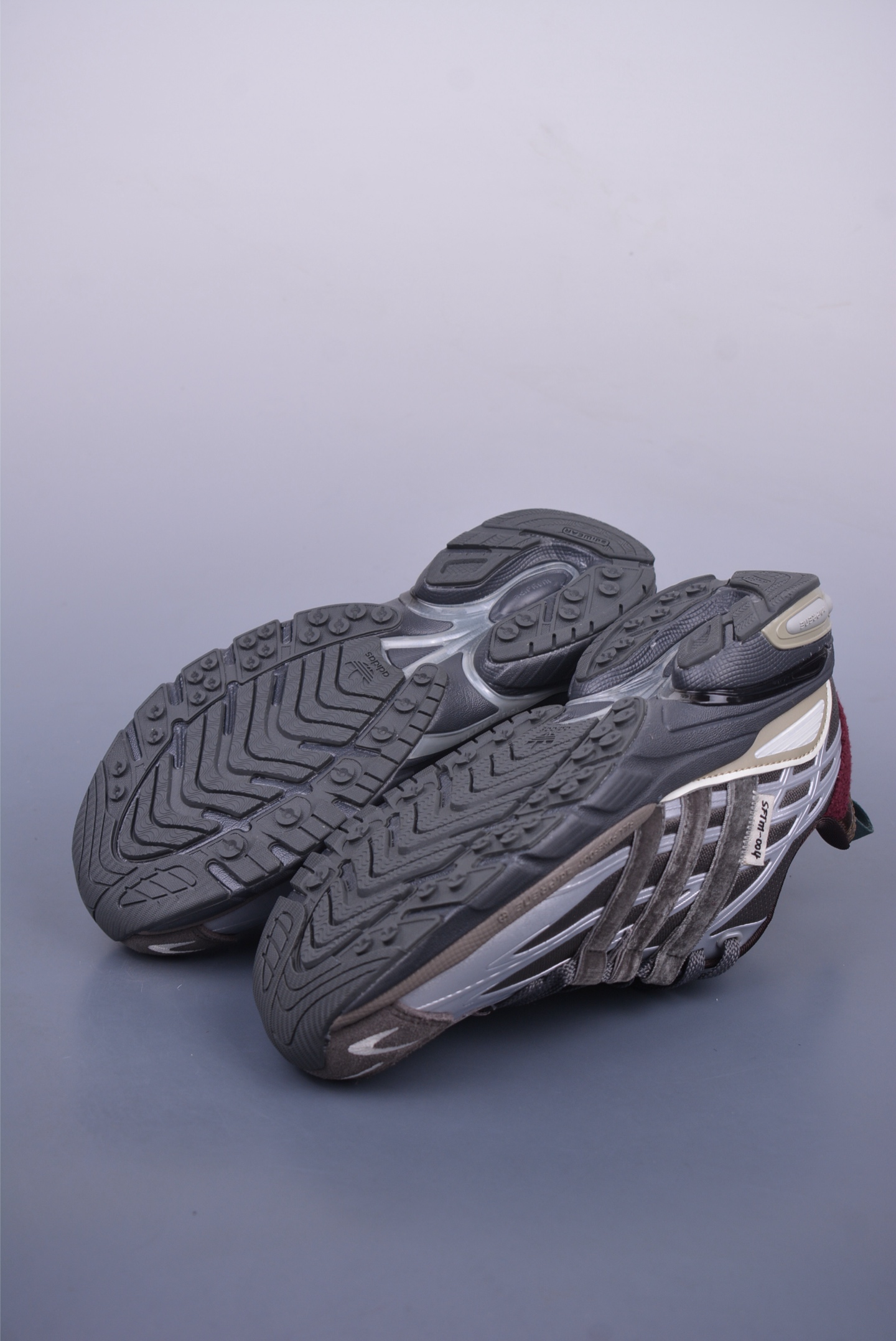 Song For The Mute x Adidas Originals Adistar Cushion 舒适防滑减震 复古跑鞋 JH9009