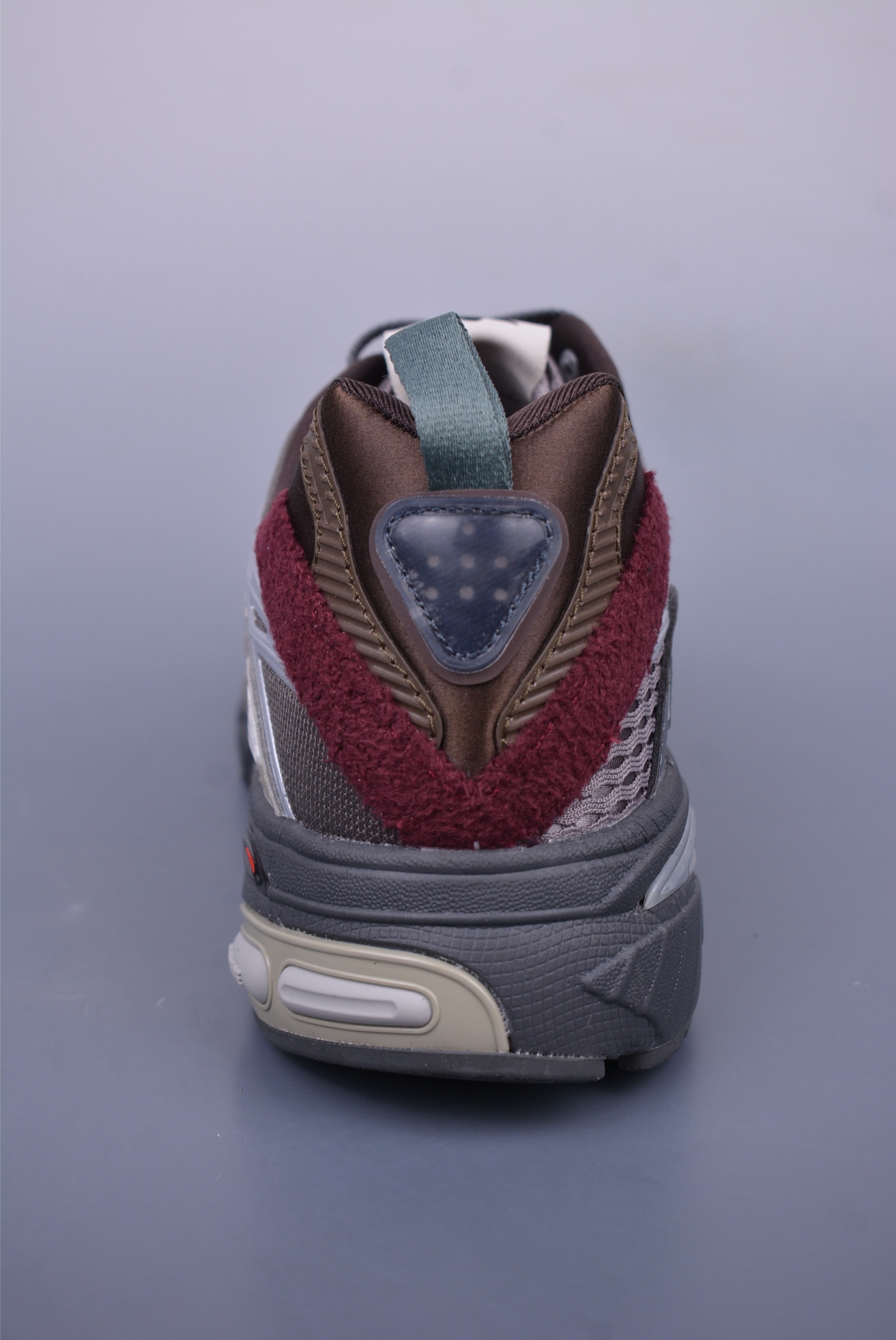 Song For The Mute x Adidas Originals Adistar Cushion 舒适防滑减震 复古跑鞋 JH9009