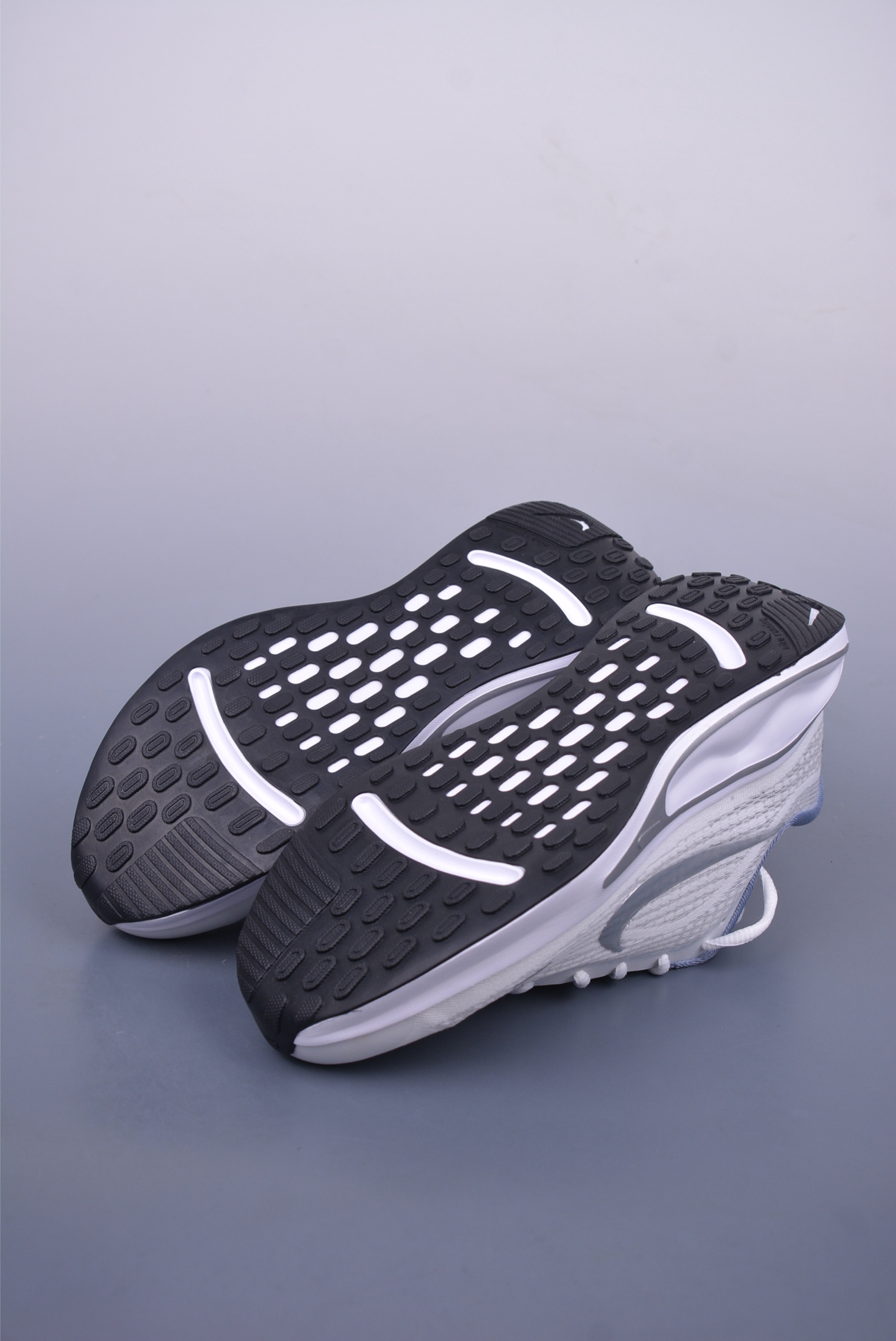 Nike Journey Run 2024跑步鞋 FN0228-104