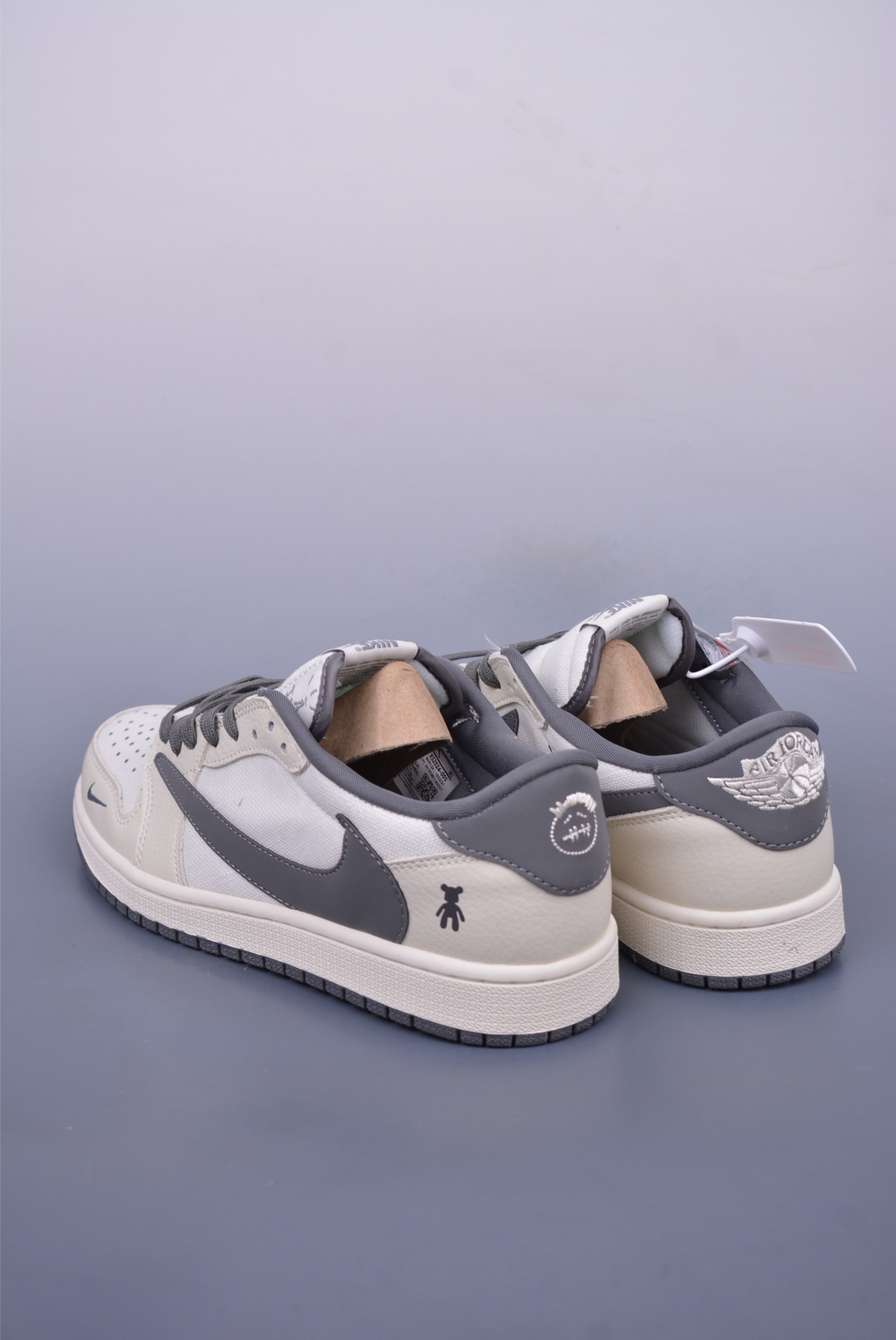 Fragment x Travis Scott x 暴力熊 Air Jordan 1 Low 三方联名倒钩 XS2024-005