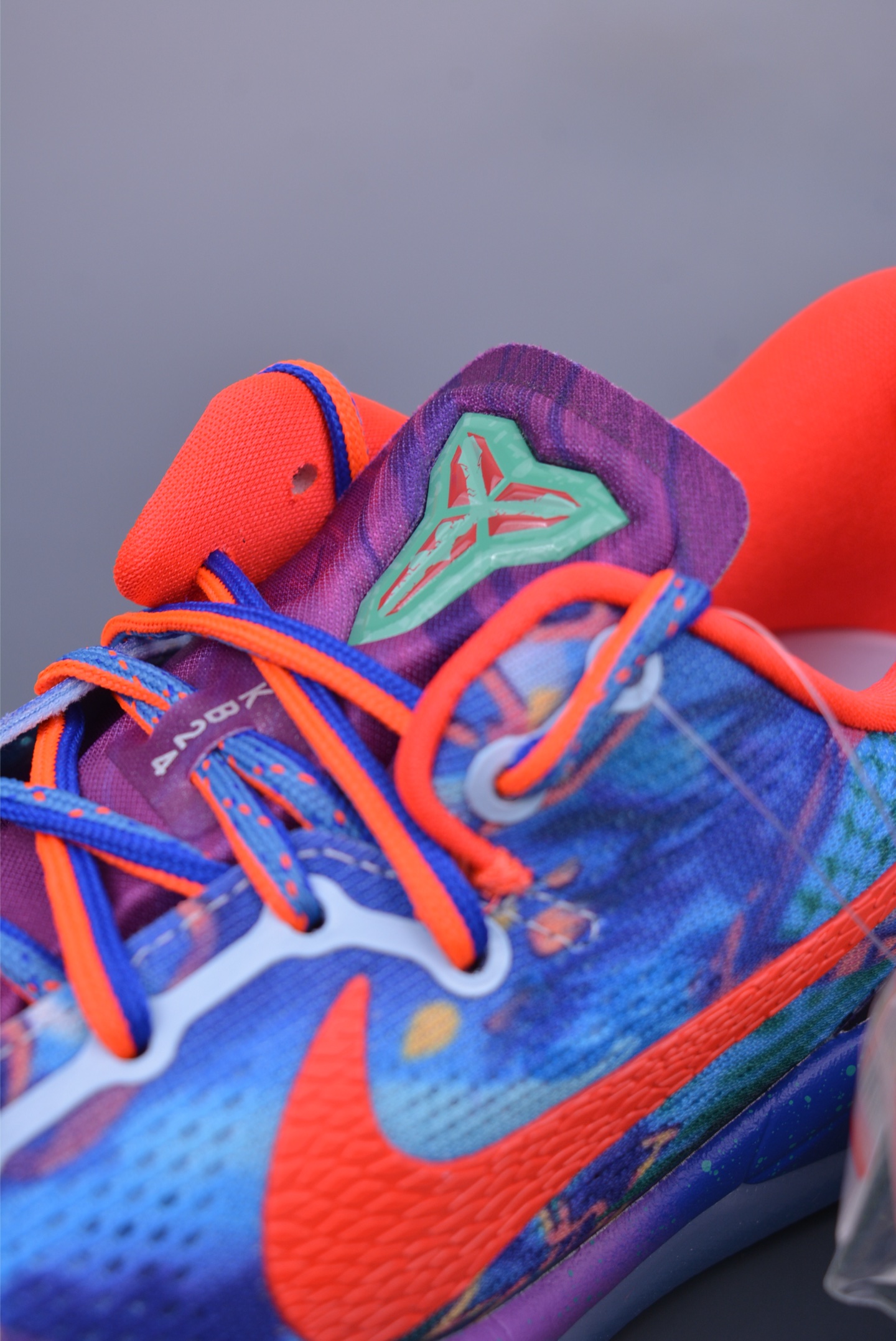 380 Nike Kobe 8 Protro ”What The Kobe” 科比8代 低帮篮球鞋/鸳鸯 橙蓝 灭世版本 HM9621-900