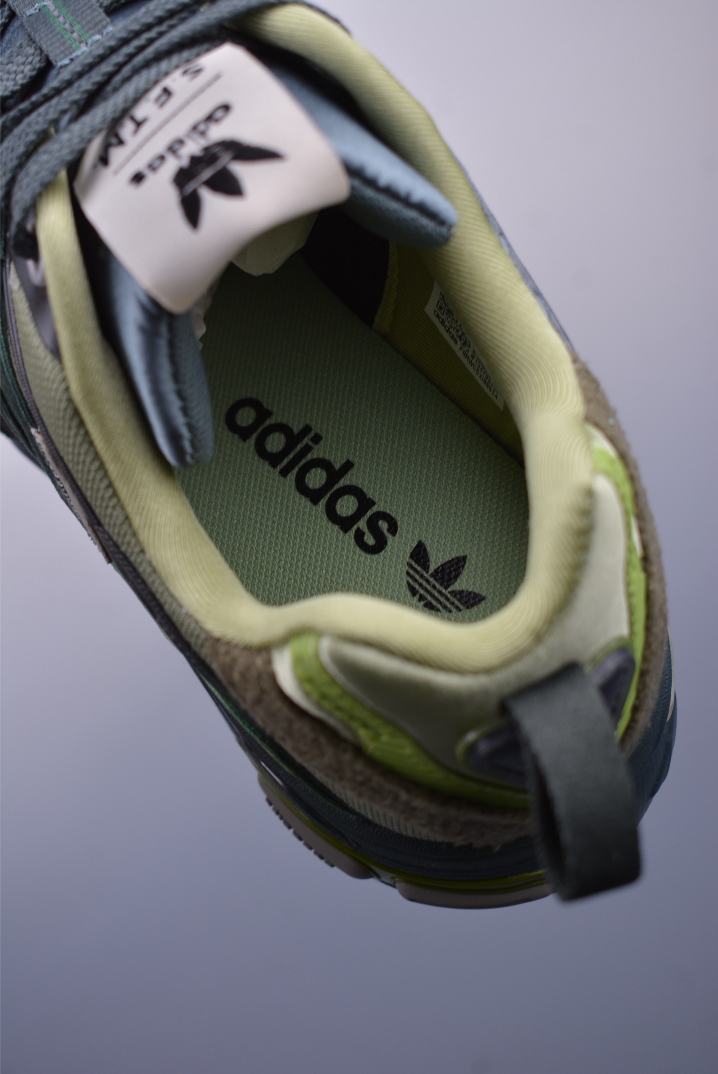 200 Song For The Mute x Adidas Originals Adistar Cushion 舒适防滑减震 复古跑鞋 JH9008