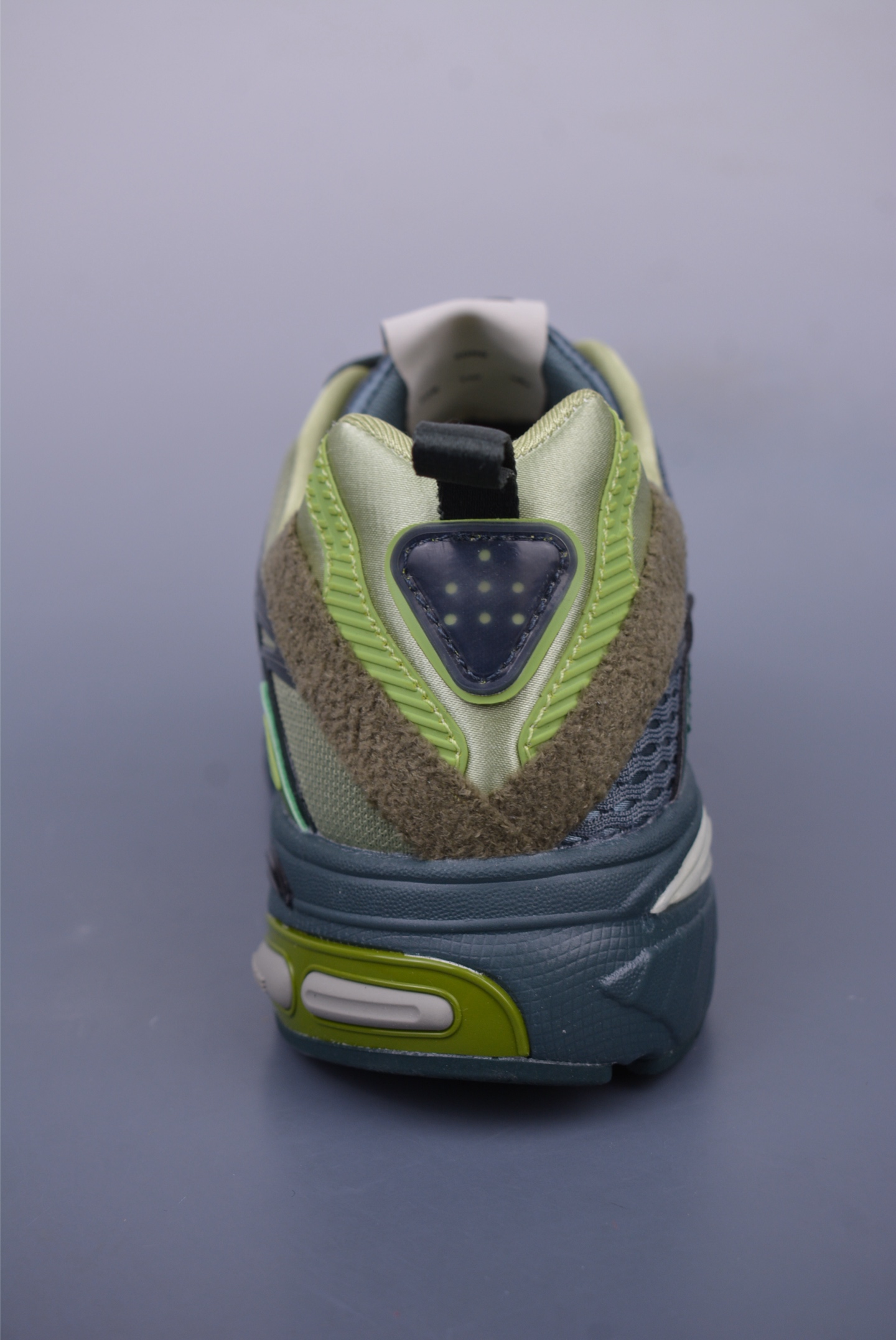 200 Song For The Mute x Adidas Originals Adistar Cushion 舒适防滑减震 复古跑鞋 JH9008