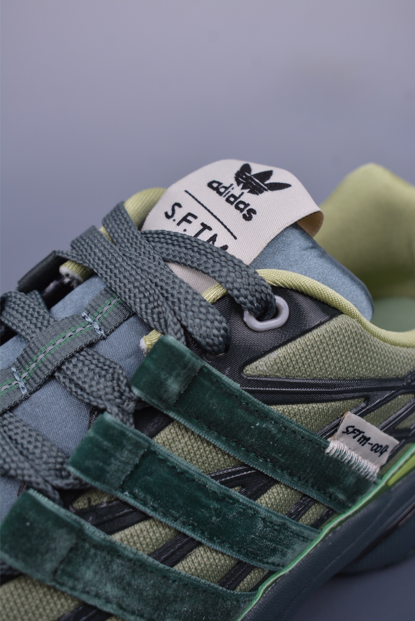 200 Song For The Mute x Adidas Originals Adistar Cushion 舒适防滑减震 复古跑鞋 JH9008