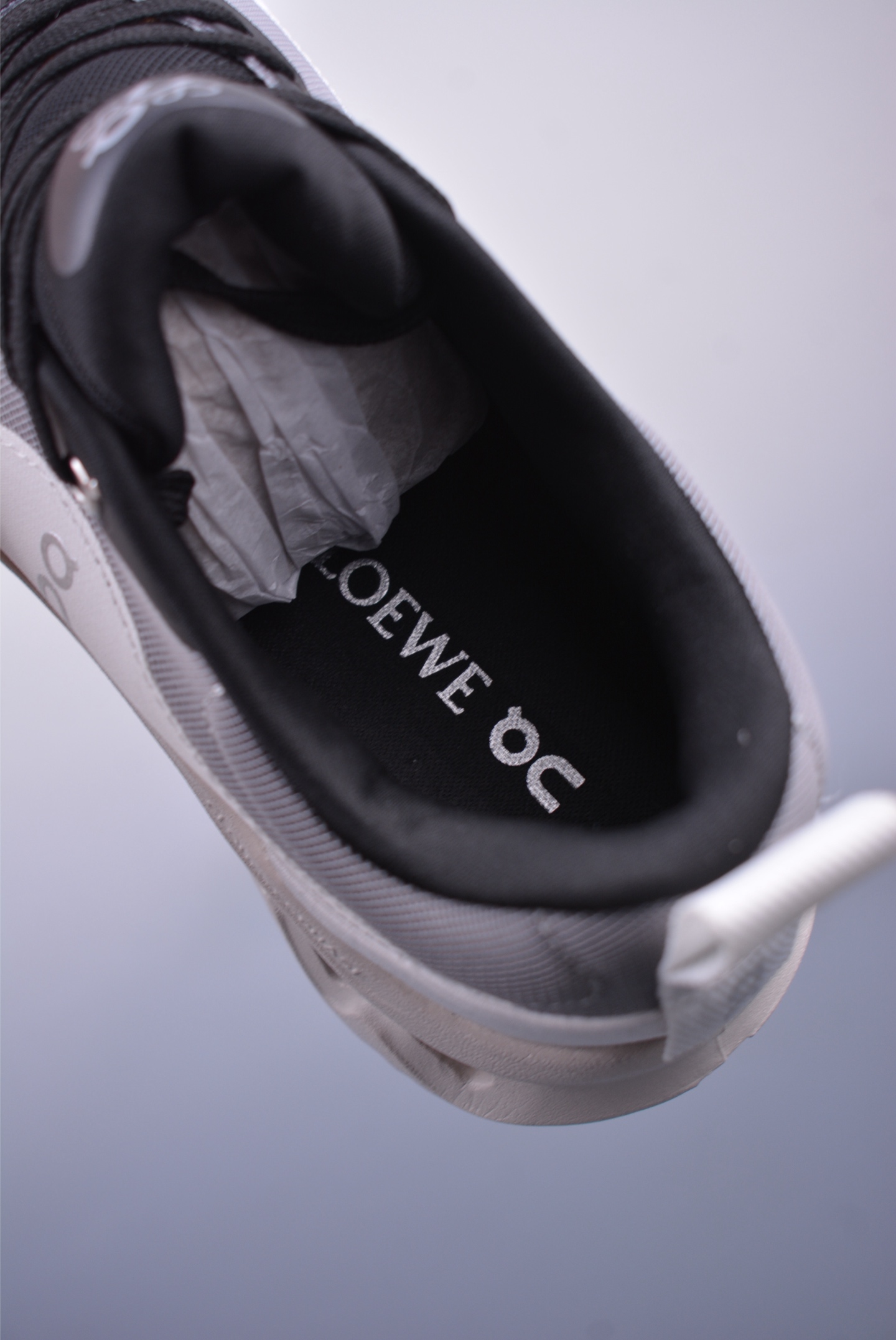 180 On昂跑 Cloudtilt Loewe 户外街头机能风跑步鞋 3ME106