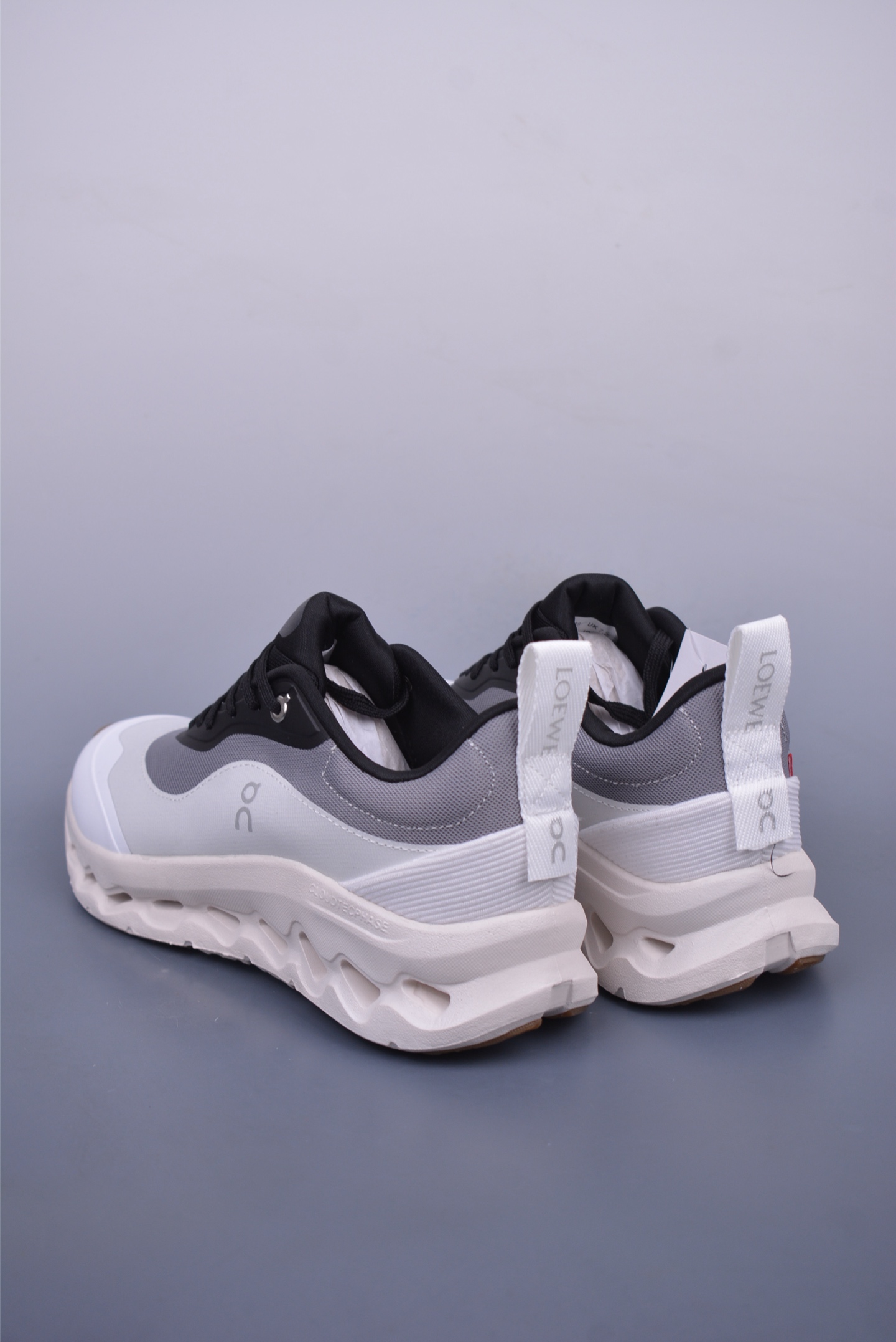 180 On昂跑 Cloudtilt Loewe 户外街头机能风跑步鞋 3ME106