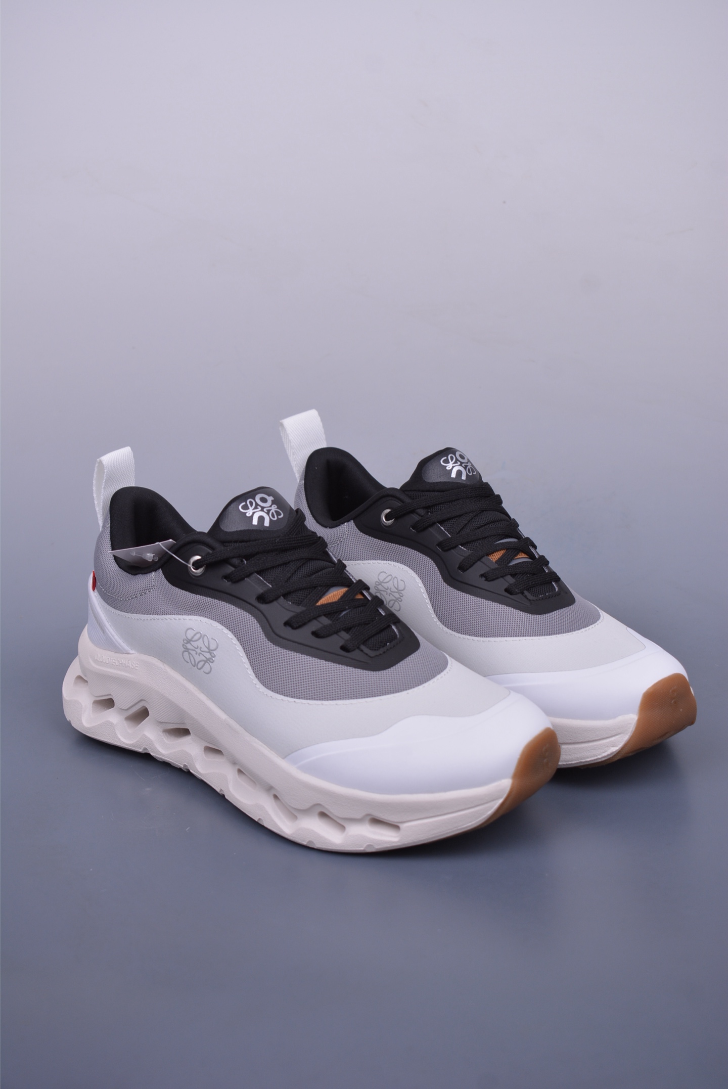 180 On昂跑 Cloudtilt Loewe 户外街头机能风跑步鞋 3ME106