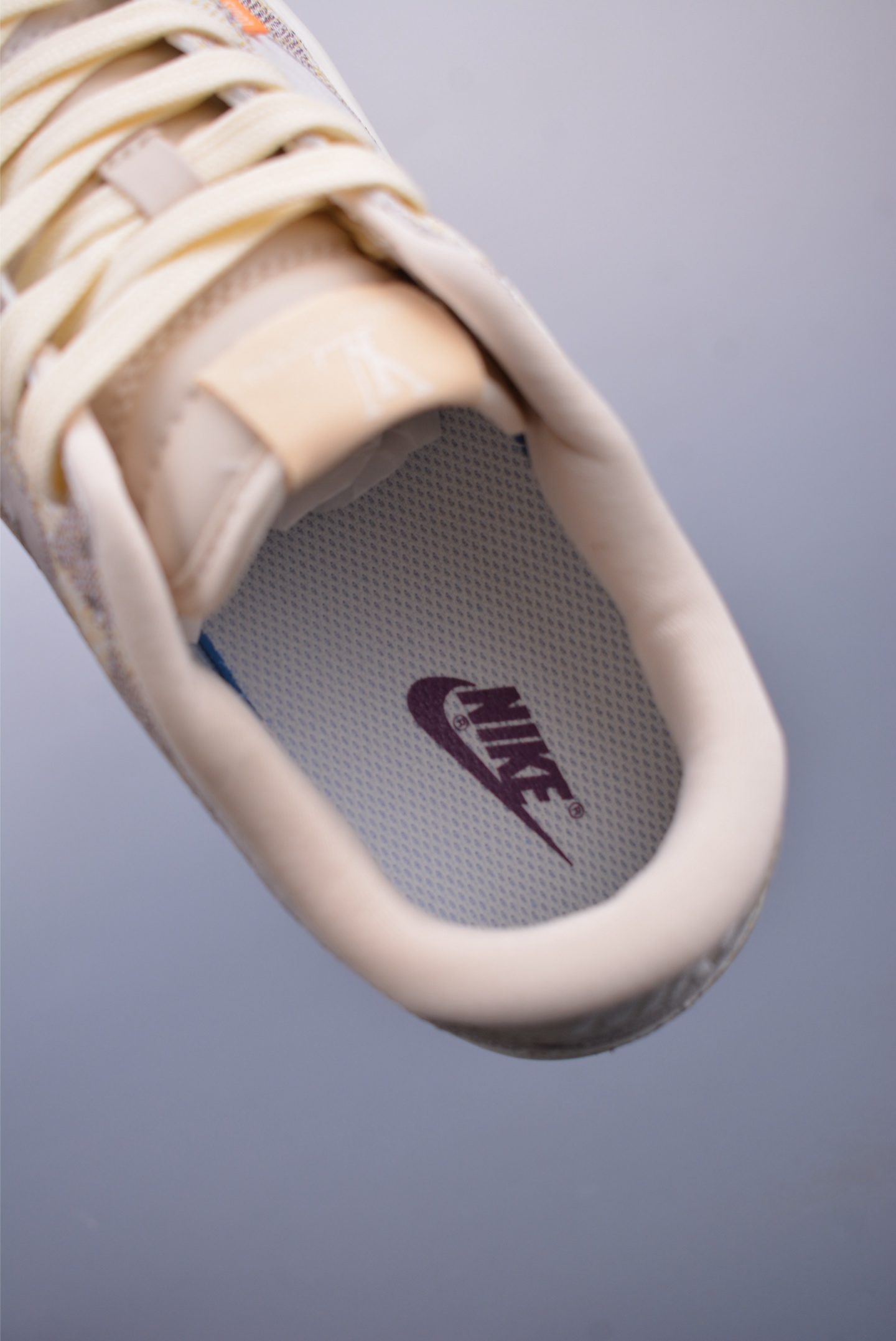 200 NIKE SB Dunk Low QF1568