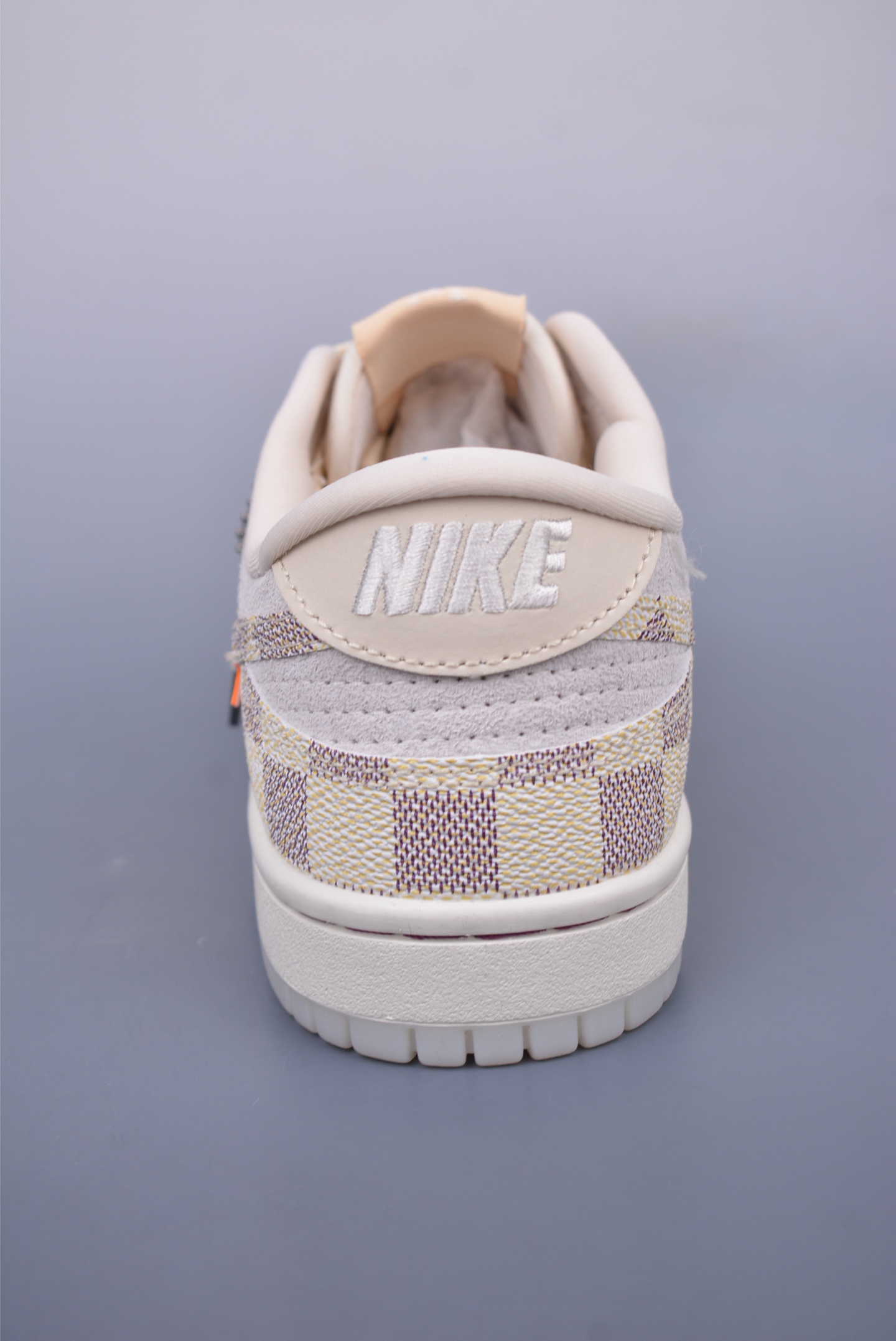 200 NIKE SB Dunk Low QF1568
