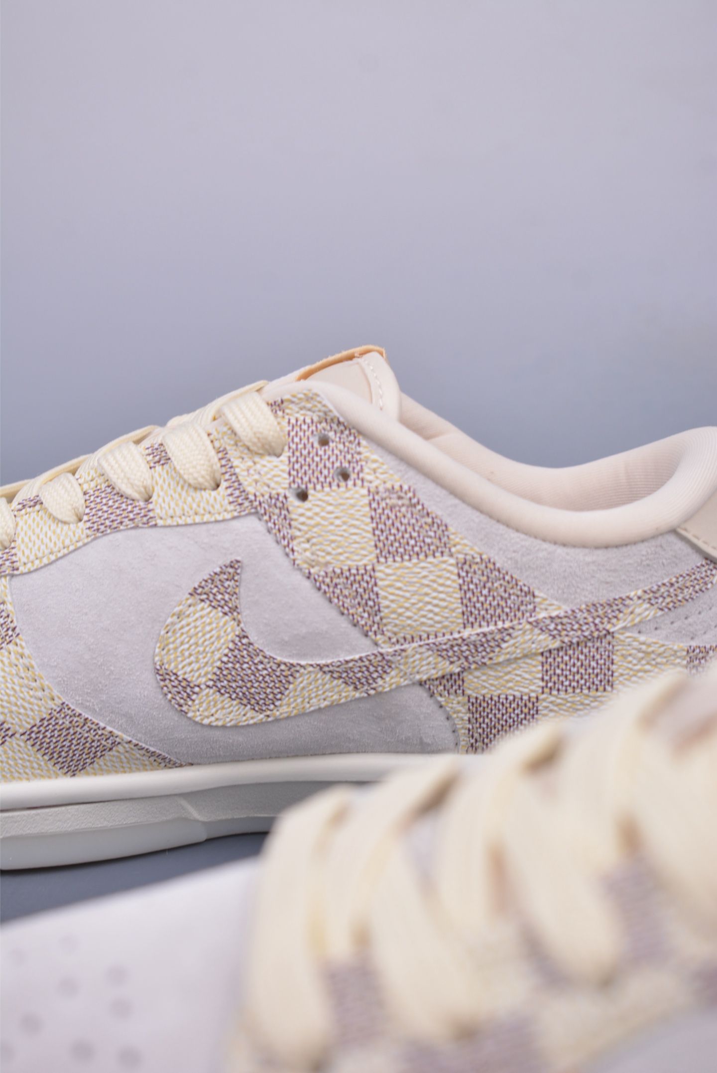 200 NIKE SB Dunk Low QF1568