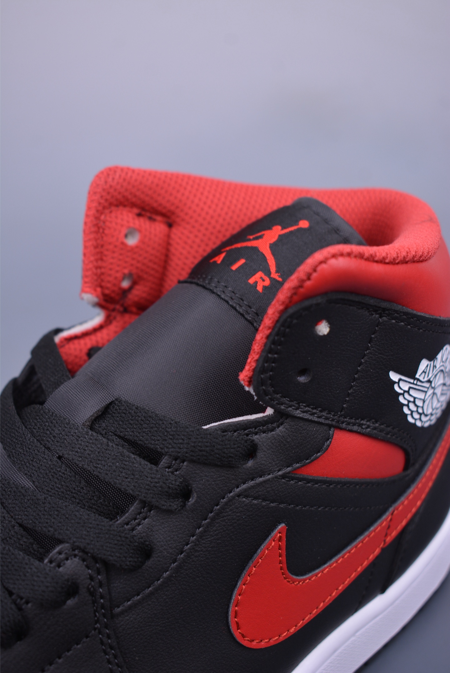 240 Air Jordan 1 Mid 黑红 DQ8426-067