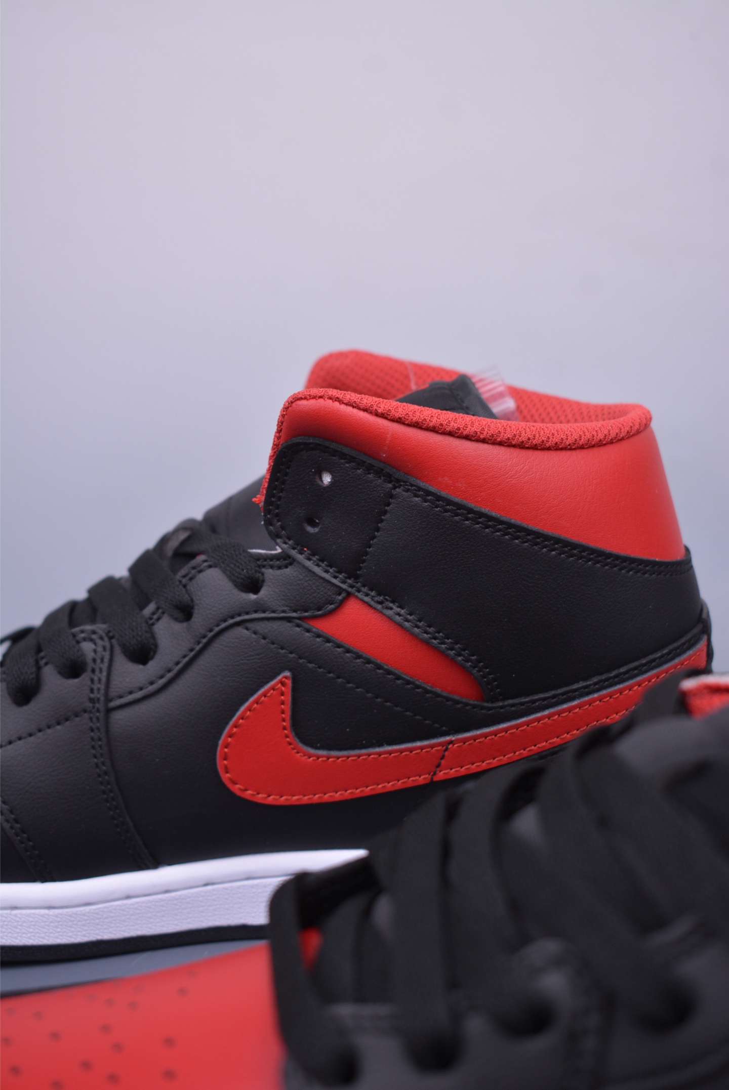 240 Air Jordan 1 Mid 黑红 DQ8426-067