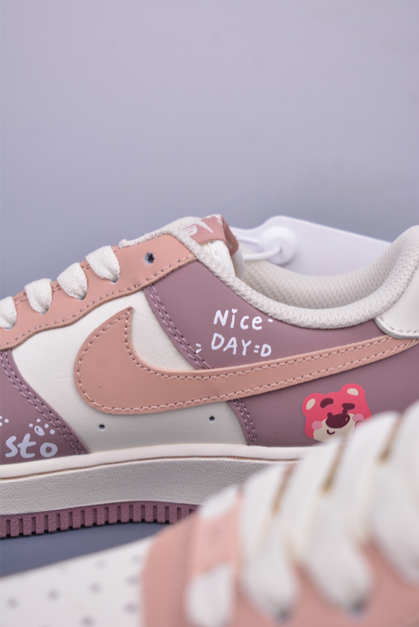 260 Nike Air Force 1 Low 草莓熊 DB3301-551
