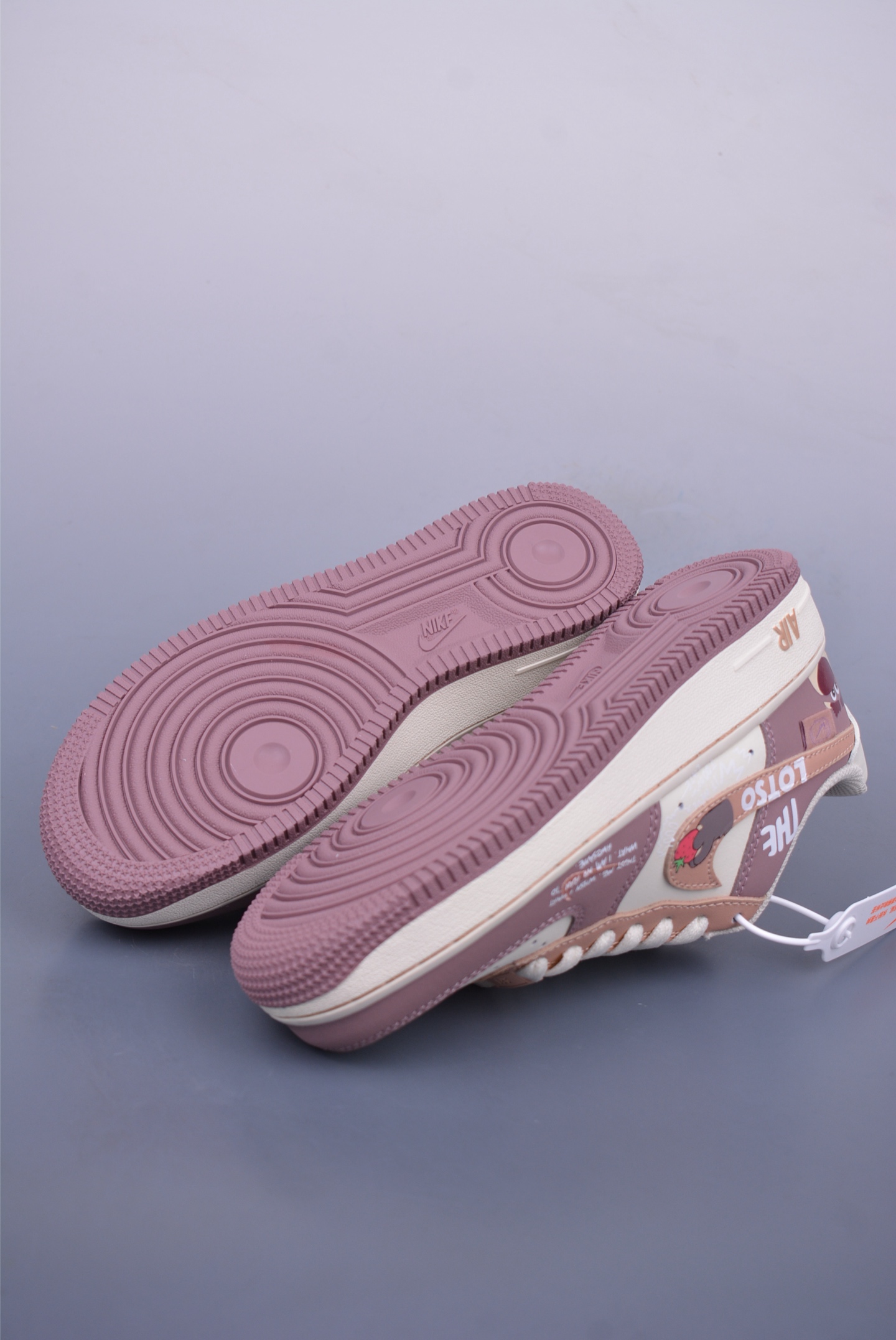260 Nike Air Force 1 Low 草莓熊 DB3301-551