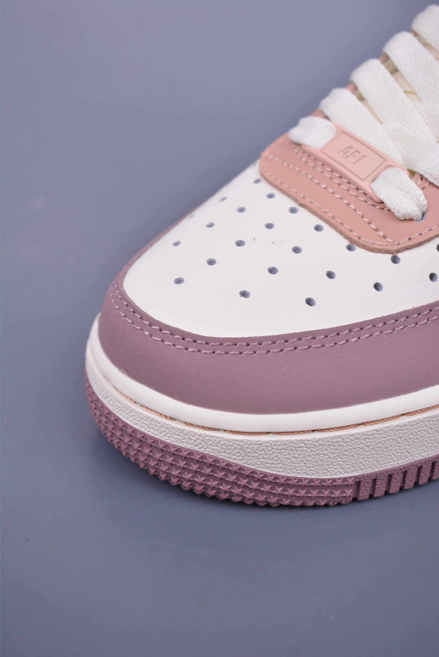260 Nike Air Force 1 Low 草莓熊 DB3301-551