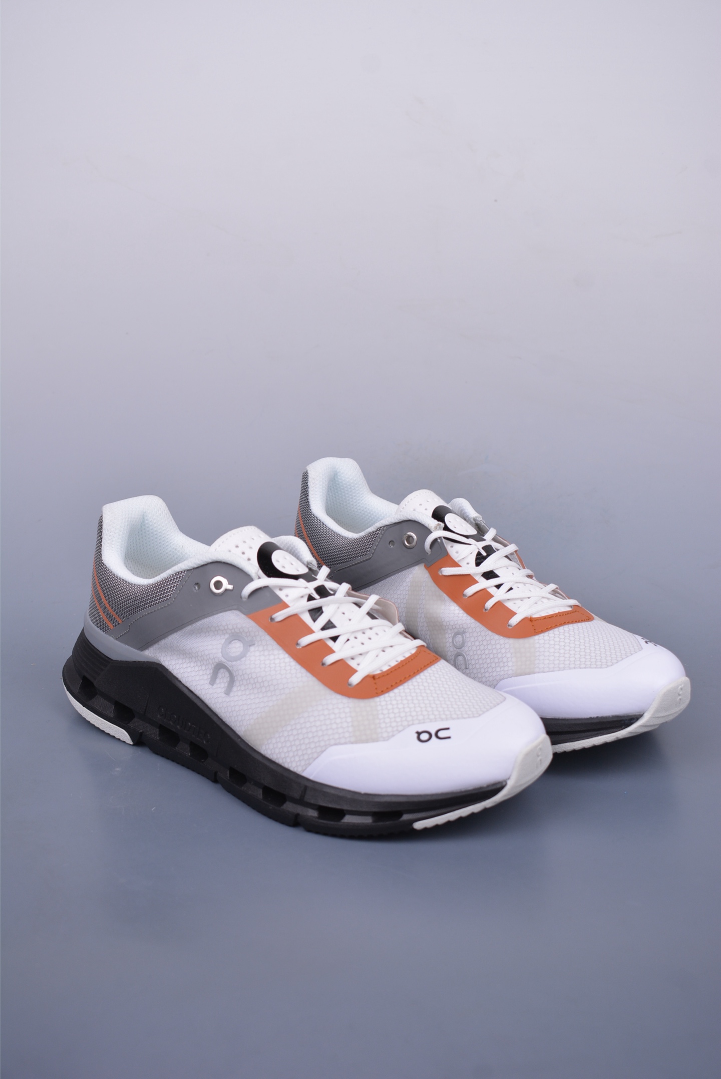 180 On昂跑 Cloudtilt Loewe 户外街头机能风跑步鞋 3MD3033524