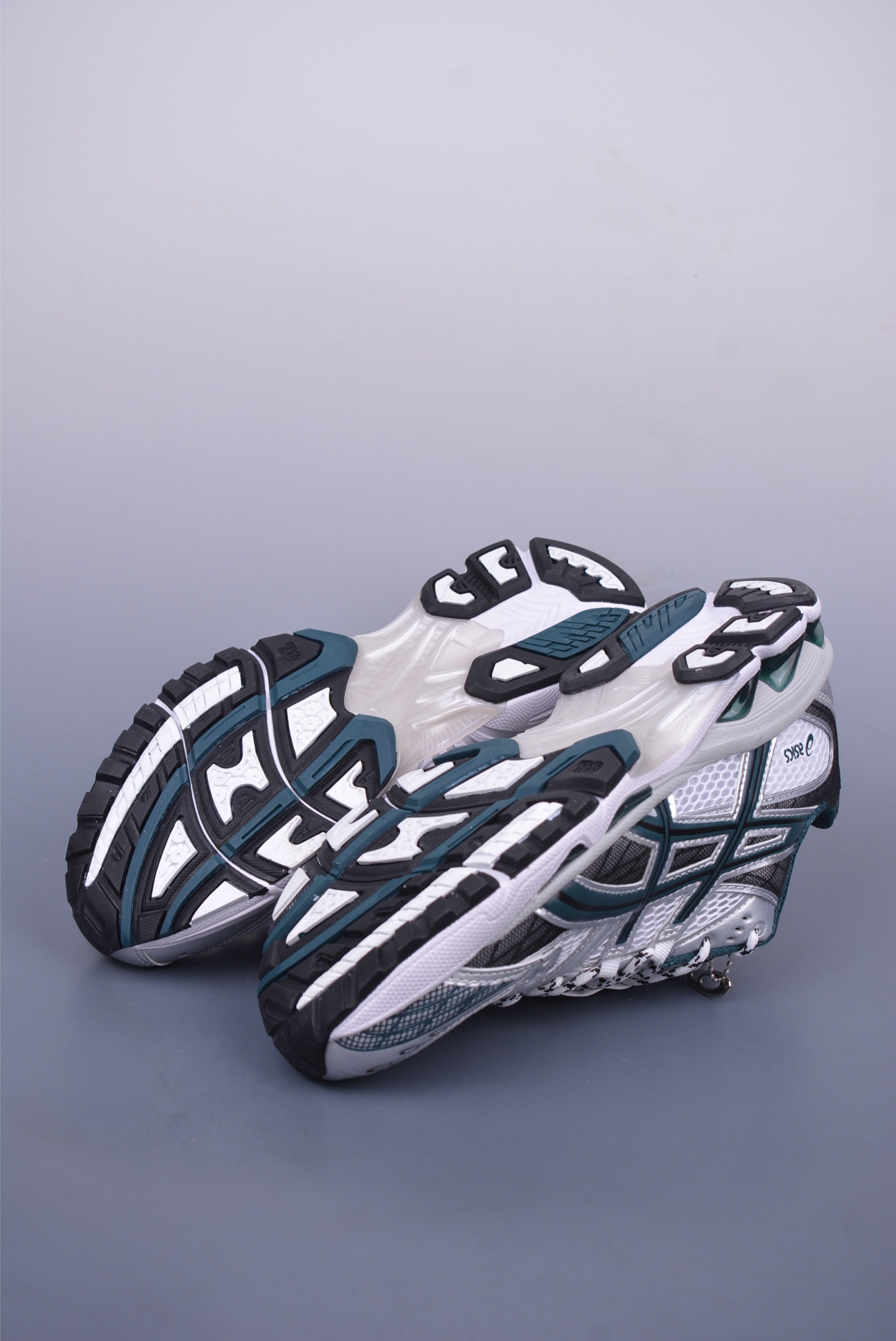 200 Asics GEL-Kahana NIMBUS 10.1 耐磨透气低帮休闲鞋 1203A543-103