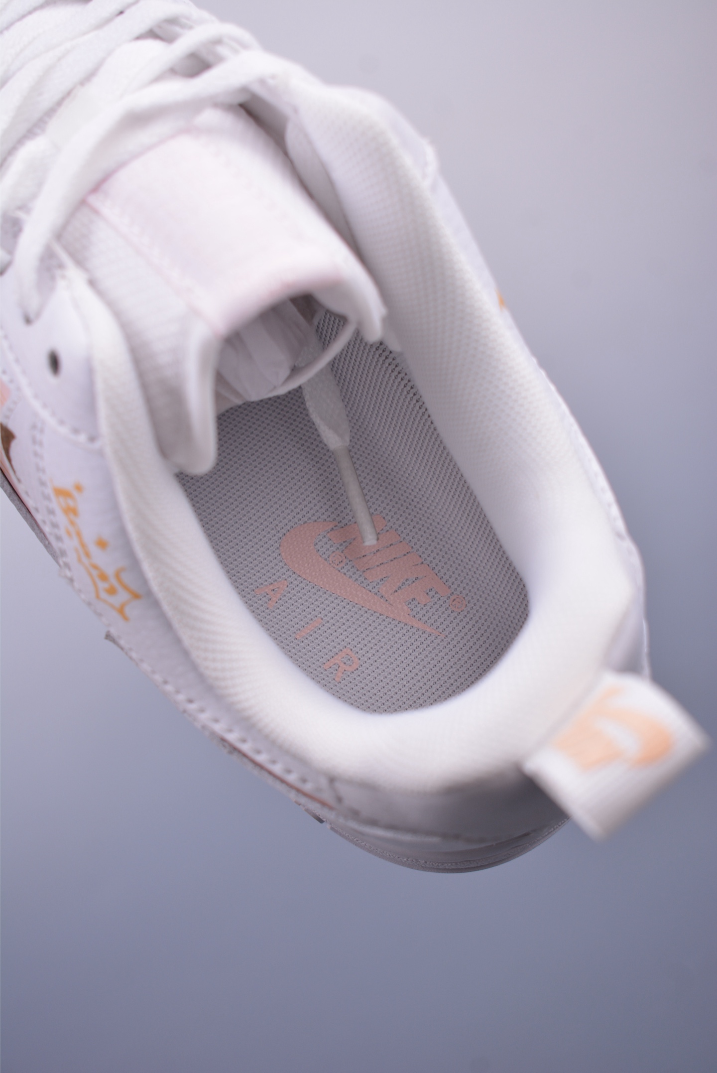 260 Nike Air Force 1 Low 海绵宝宝 FB8971-070