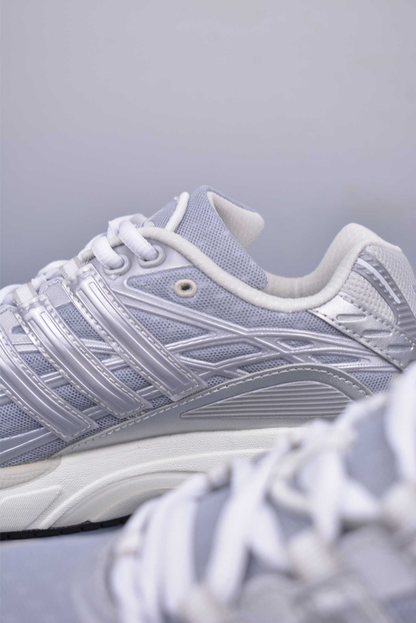 210 SFTM x Adidas Originals ADISTAR CUSHION 联名复古舒适防滑耐磨低帮生活休闲鞋 ID5748