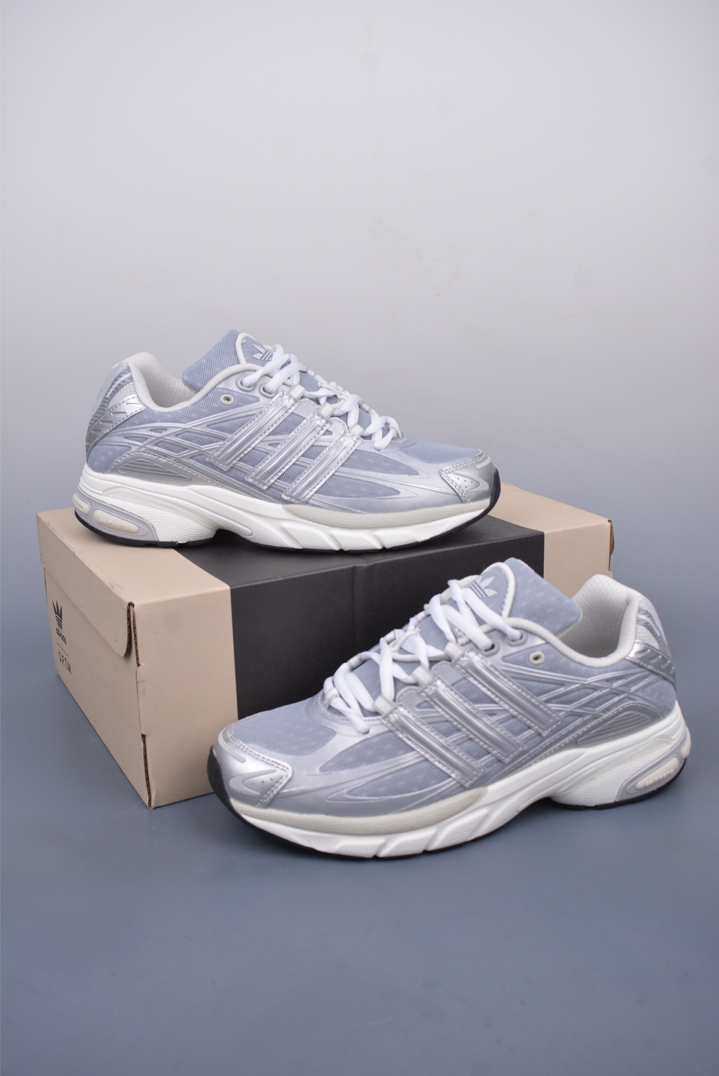210 SFTM x Adidas Originals ADISTAR CUSHION 联名复古舒适防滑耐磨低帮生活休闲鞋 ID5748