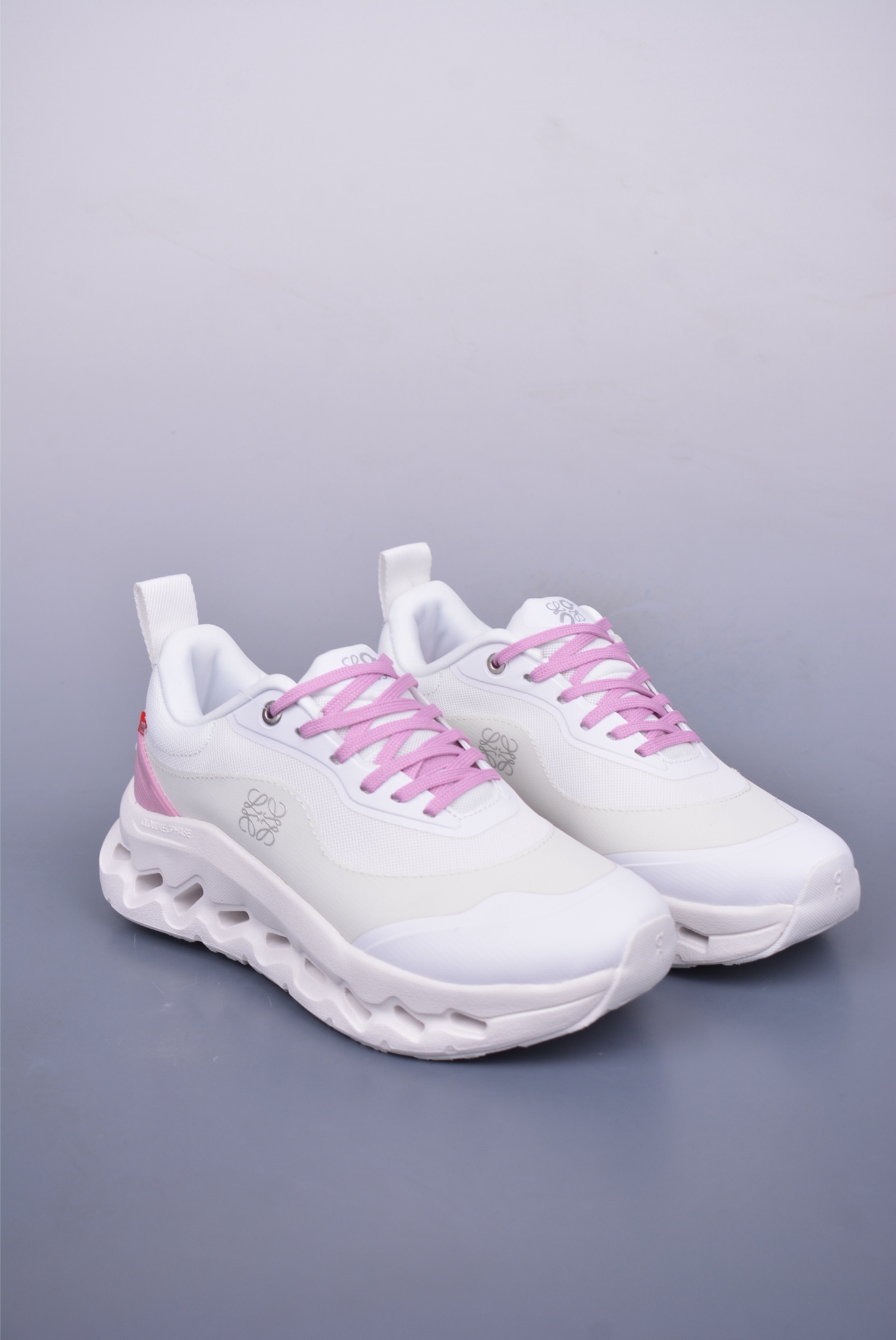 180 On昂跑 Cloudtilt Loewe 户外街头机能风跑步鞋 3WE10872989