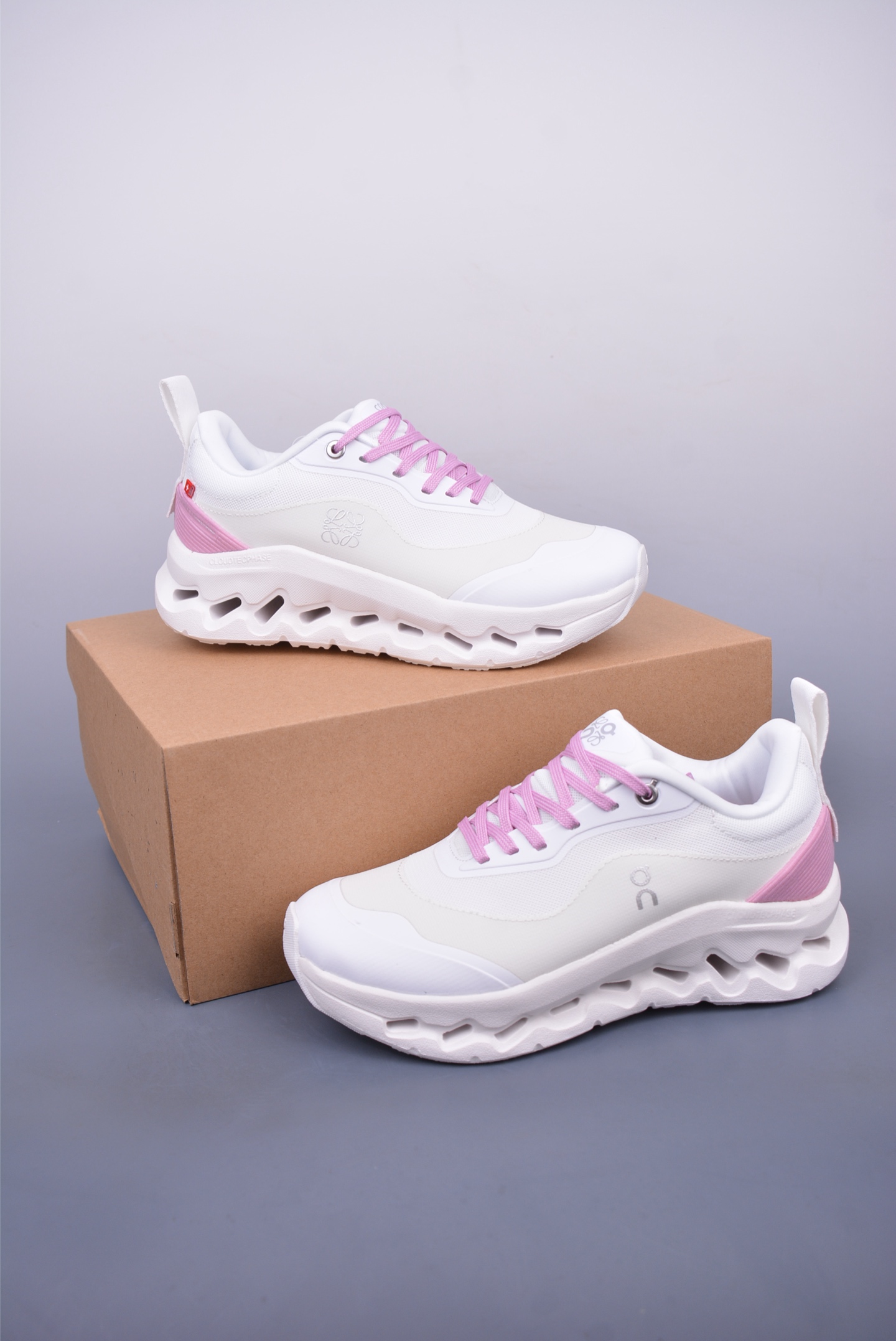 180 On昂跑 Cloudtilt Loewe 户外街头机能风跑步鞋 3WE10872989