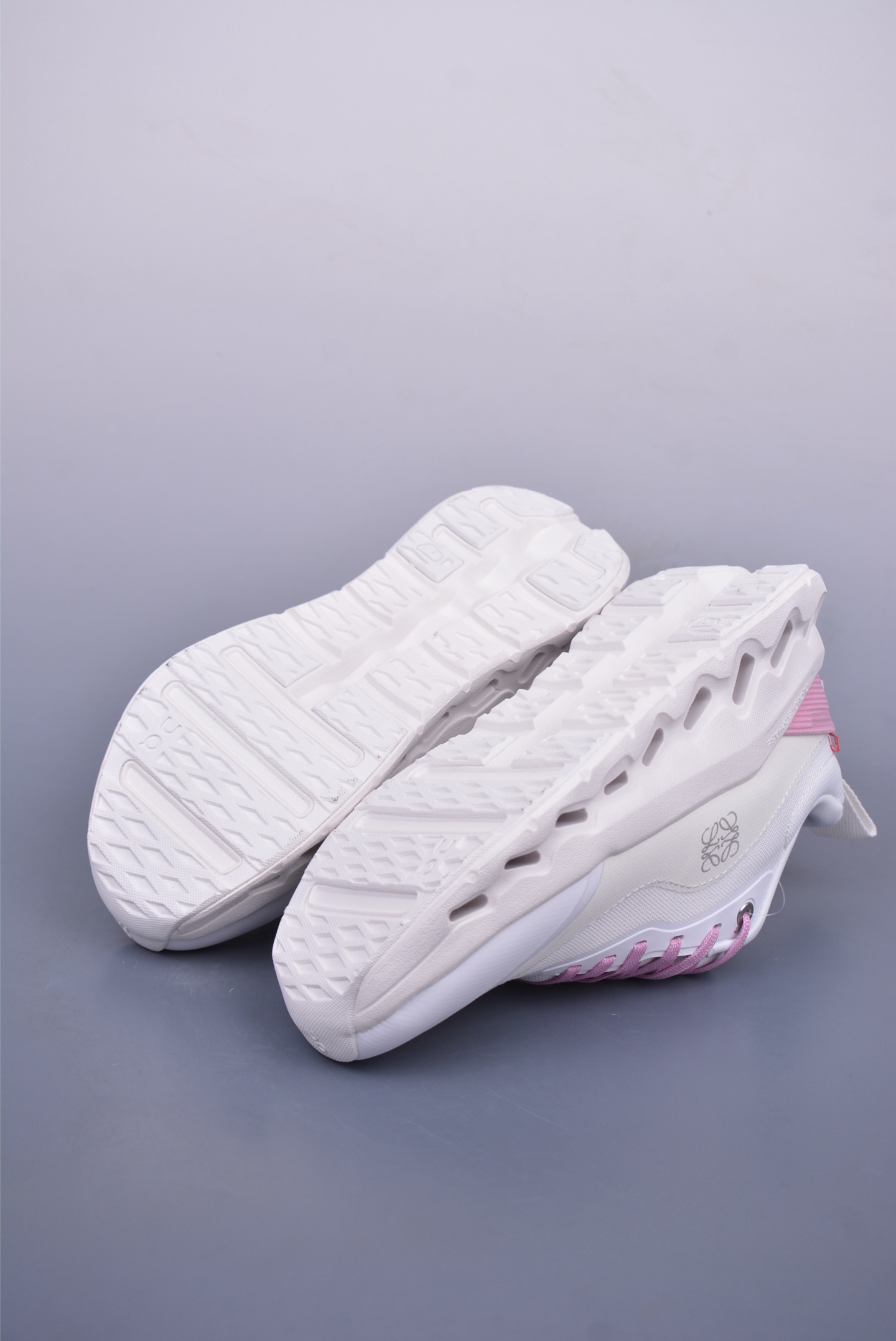 180 On昂跑 Cloudtilt Loewe 户外街头机能风跑步鞋 3WE10872989